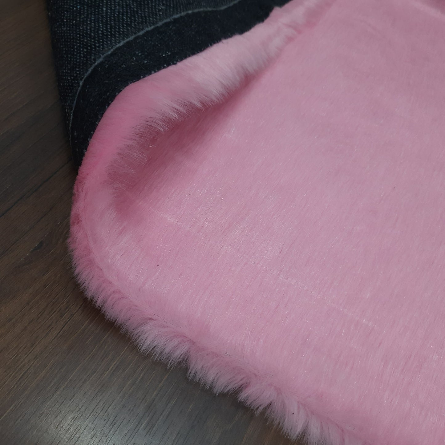 Avioni Ultra Soft Cozy Fluffy Faux Fur Rug –Pink Color- Easily Hand Washable – Bedside/Hallway/Pooja Room- 60X150cm
