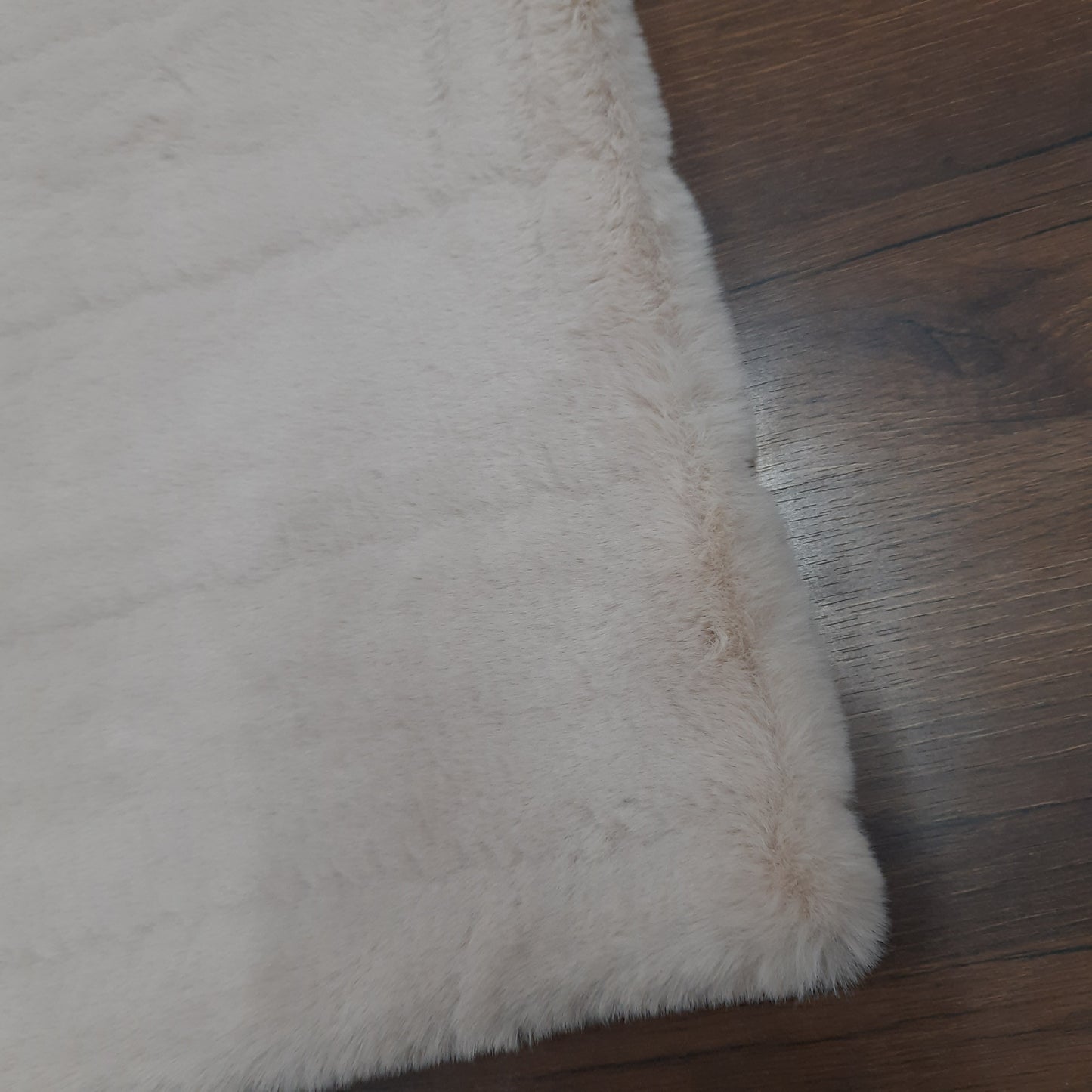 Avioni Ultra Soft Cozy Fluffy Rabbit Heavy And Super Soft Pinkish Cream Fur Rug –White- Easily Hand Washable – Bedside/Hallway/Pooja Room- 60X150cm