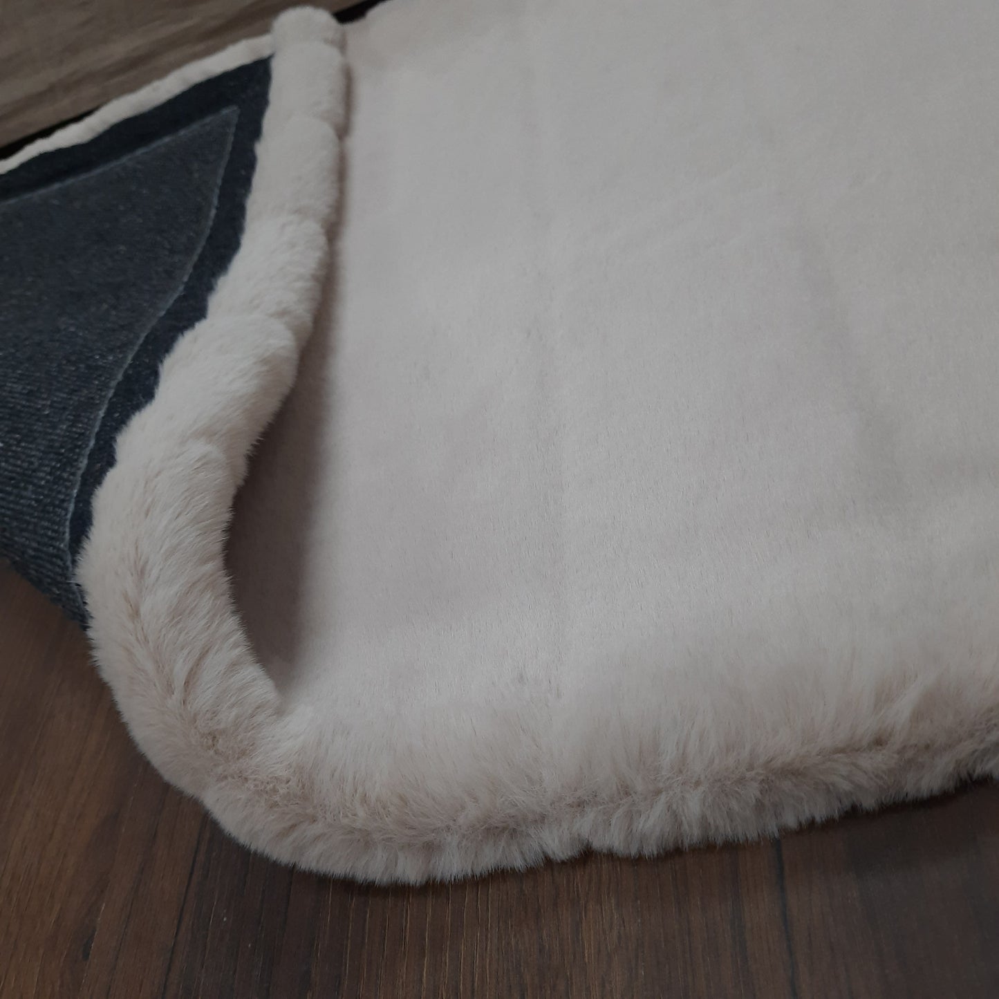 Avioni Ultra Soft Cozy Fluffy Rabbit Heavy And Super Soft Pinkish Cream Fur Rug –White- Easily Hand Washable – Bedside/Hallway/Pooja Room- 60X150cm