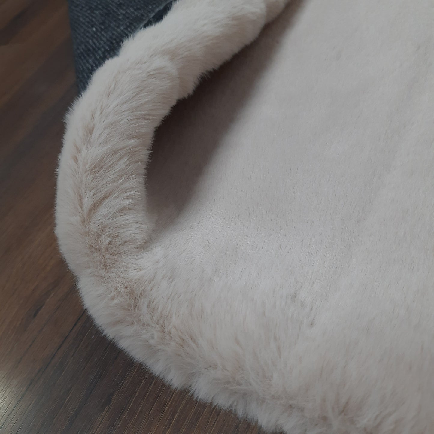 Avioni Ultra Soft Cozy Fluffy Rabbit Heavy And Super Soft Pinkish Cream Fur Rug –White- Easily Hand Washable – Bedside/Hallway/Pooja Room- 60X150cm