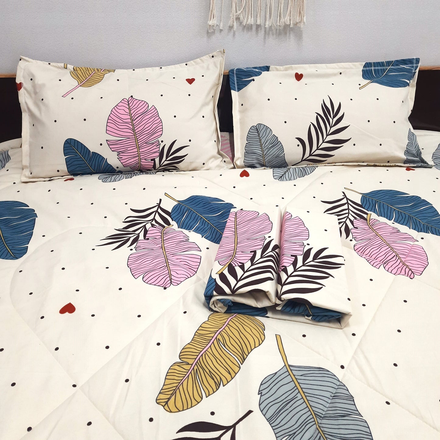Save big on our AvioniHome Lavanya Bedding Bundle |1 Double Bed Comforter, 1 Double Bed Sheet, and 2 Pillow Covers Combo - Set of 4