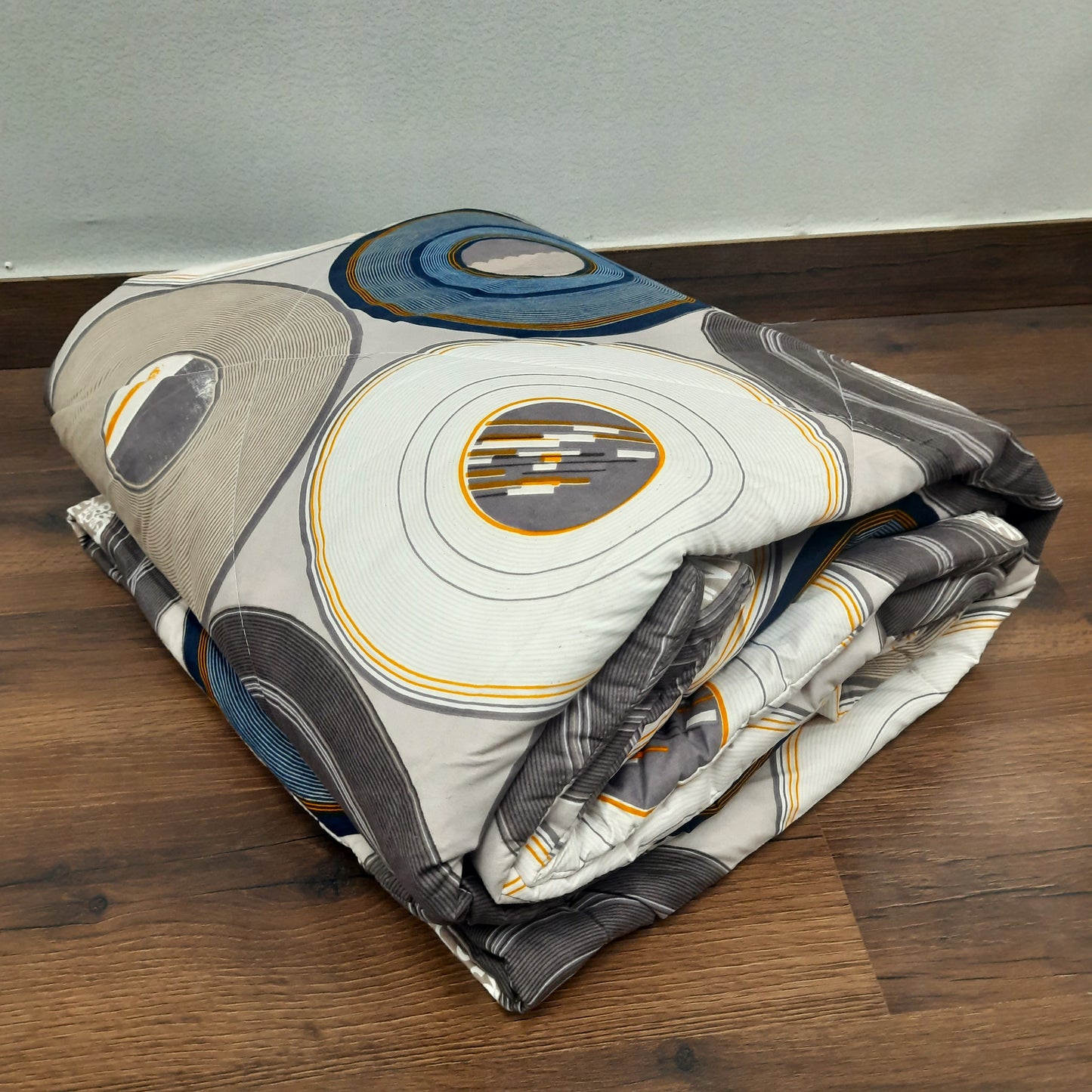 Save big on our AvioniHome Lavanya Bedding Bundle |1 Double Bed Comforter, 1 Double Bed Sheet, and 2 Pillow Covers Combo - Set of 4