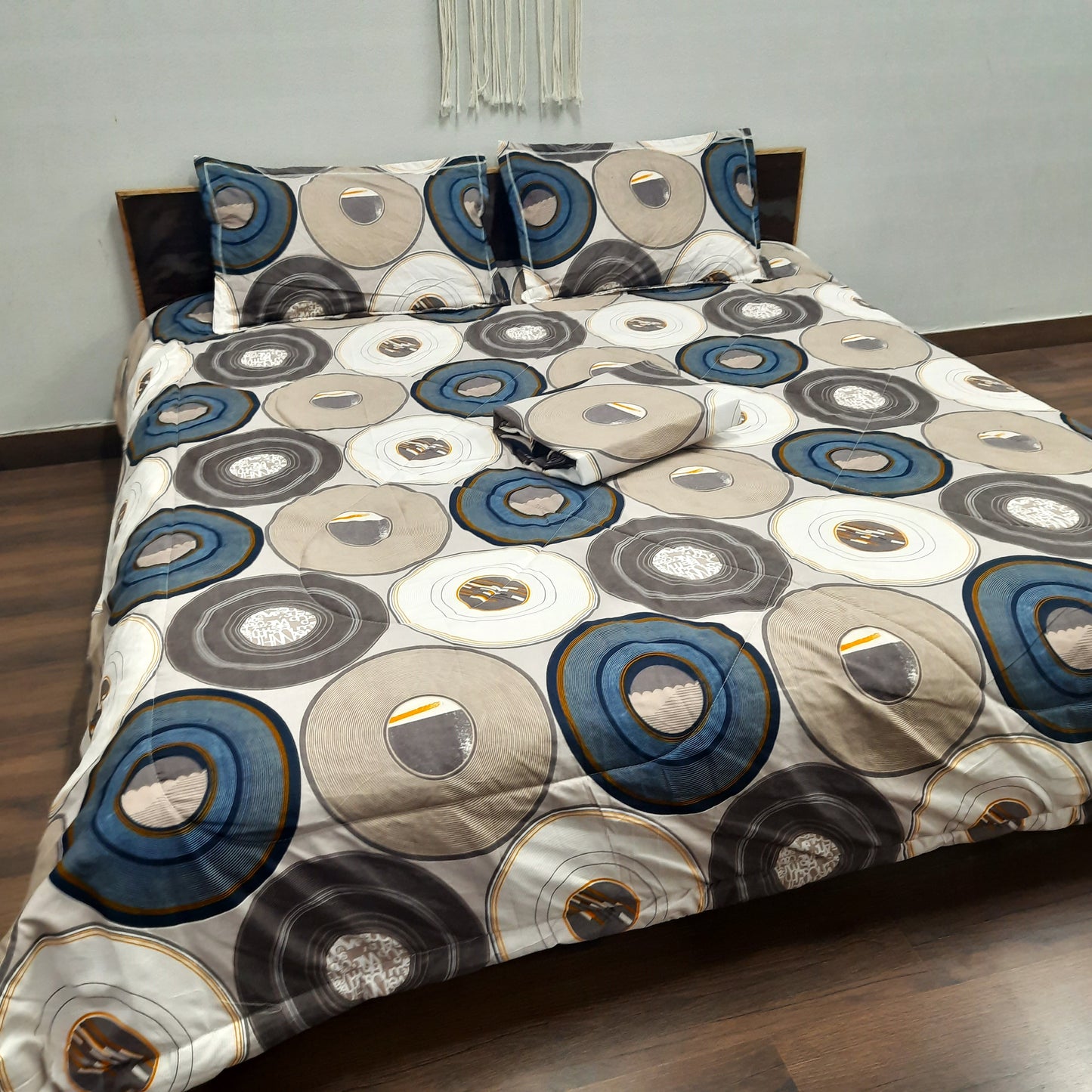 Save big on our AvioniHome Lavanya Bedding Bundle |1 Double Bed Comforter, 1 Double Bed Sheet, and 2 Pillow Covers Combo - Set of 4