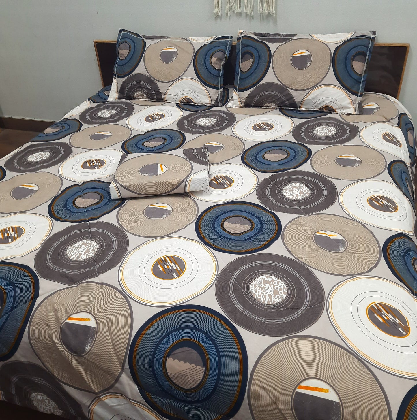 Save big on our AvioniHome Lavanya Bedding Bundle |1 Double Bed Comforter, 1 Double Bed Sheet, and 2 Pillow Covers Combo - Set of 4