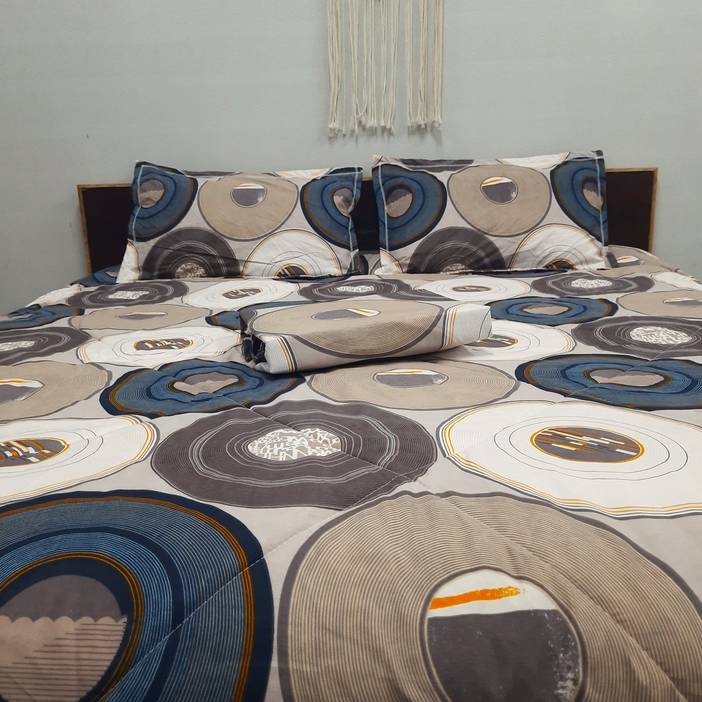 Save big on our AvioniHome Lavanya Bedding Bundle |1 Double Bed Comforter, 1 Double Bed Sheet, and 2 Pillow Covers Combo - Set of 4