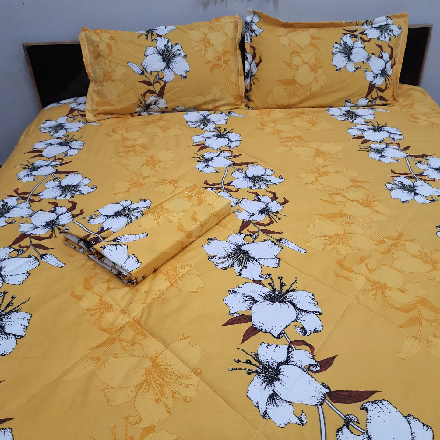Save big on our AvioniHome Lavanya Bedding Bundle |1 Double Bed Comforter, 1 Double Bed Sheet, and 2 Pillow Covers Combo - Set of 4