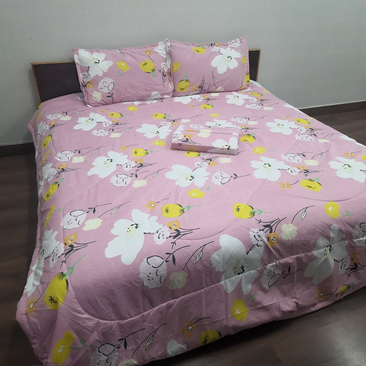 Save big on our AvioniHome Lavanya Bedding Bundle |1 Double Bed Comforter, 1 Double Bed Sheet, and 2 Pillow Covers Combo - Set of 4