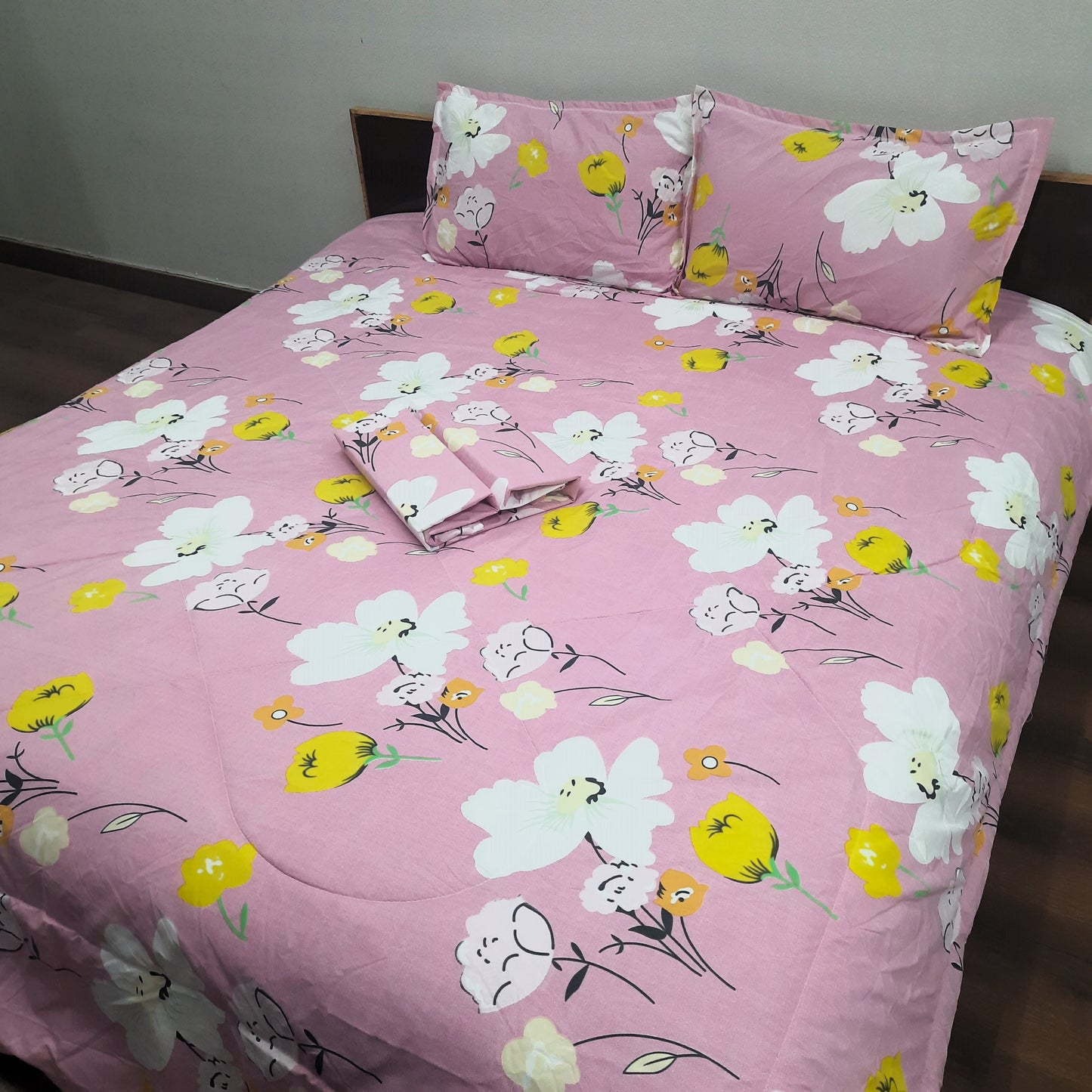 Save big on our AvioniHome Lavanya Bedding Bundle |1 Double Bed Comforter, 1 Double Bed Sheet, and 2 Pillow Covers Combo - Set of 4