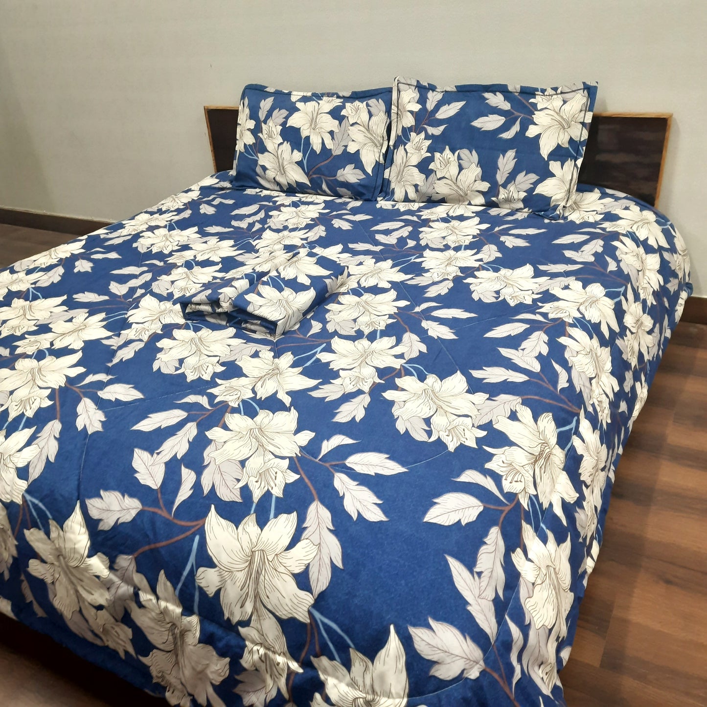 Save big on our AvioniHome Lavanya Bedding Bundle |1 Double Bed Comforter, 1 Double Bed Sheet, and 2 Pillow Covers Combo - Set of 4
