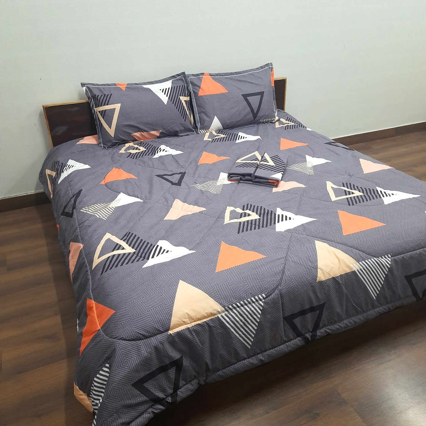 Save big on our AvioniHome Lavanya Bedding Bundle |1 Double Bed Comforter, 1 Double Bed Sheet, and 2 Pillow Covers Combo - Set of 4