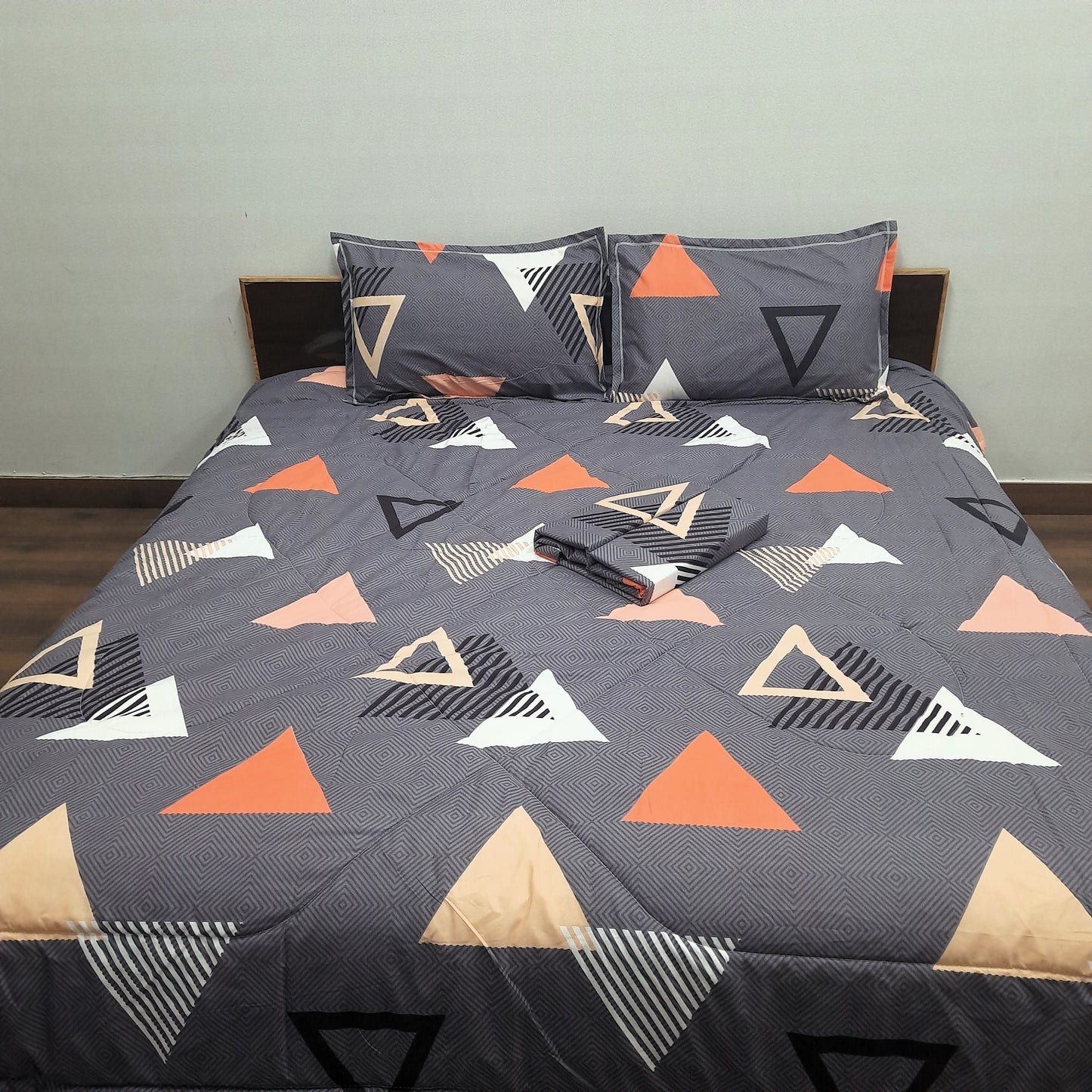 Save big on our AvioniHome Lavanya Bedding Bundle |1 Double Bed Comforter, 1 Double Bed Sheet, and 2 Pillow Covers Combo - Set of 4