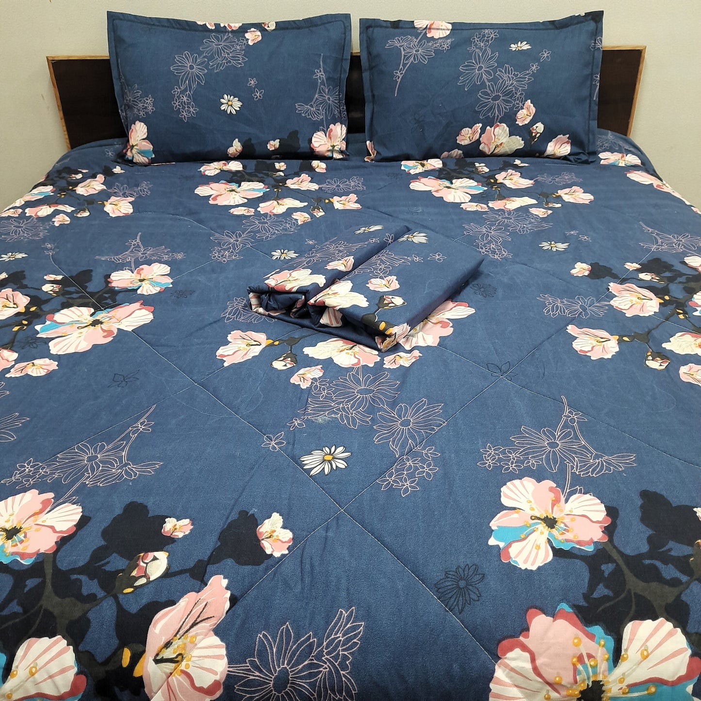 Save big on our AvioniHome Lavanya Bedding Bundle |1 Double Bed Comforter, 1 Double Bed Sheet, and 2 Pillow Covers Combo - Set of 4