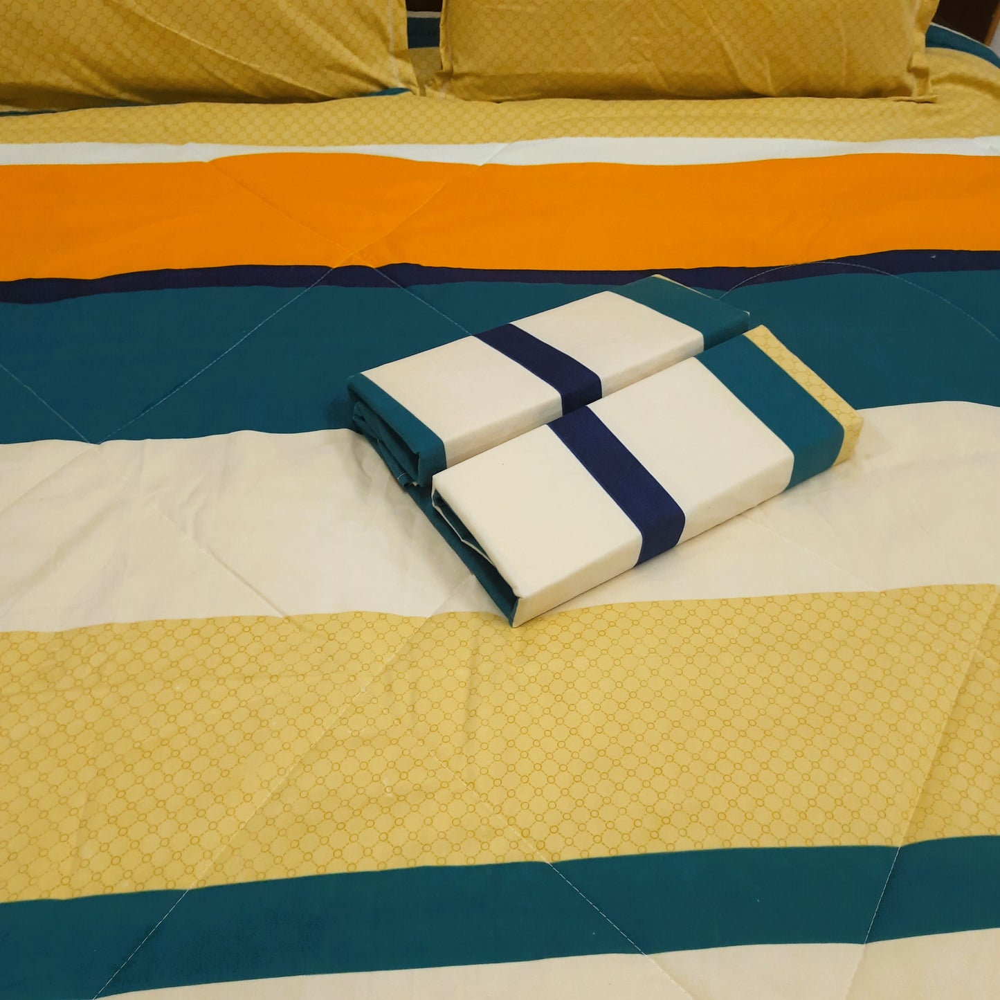 Save big on our AvioniHome Lavanya Bedding Bundle |1 Double Bed Comforter, 1 Double Bed Sheet, and 2 Pillow Covers Combo - Set of 4