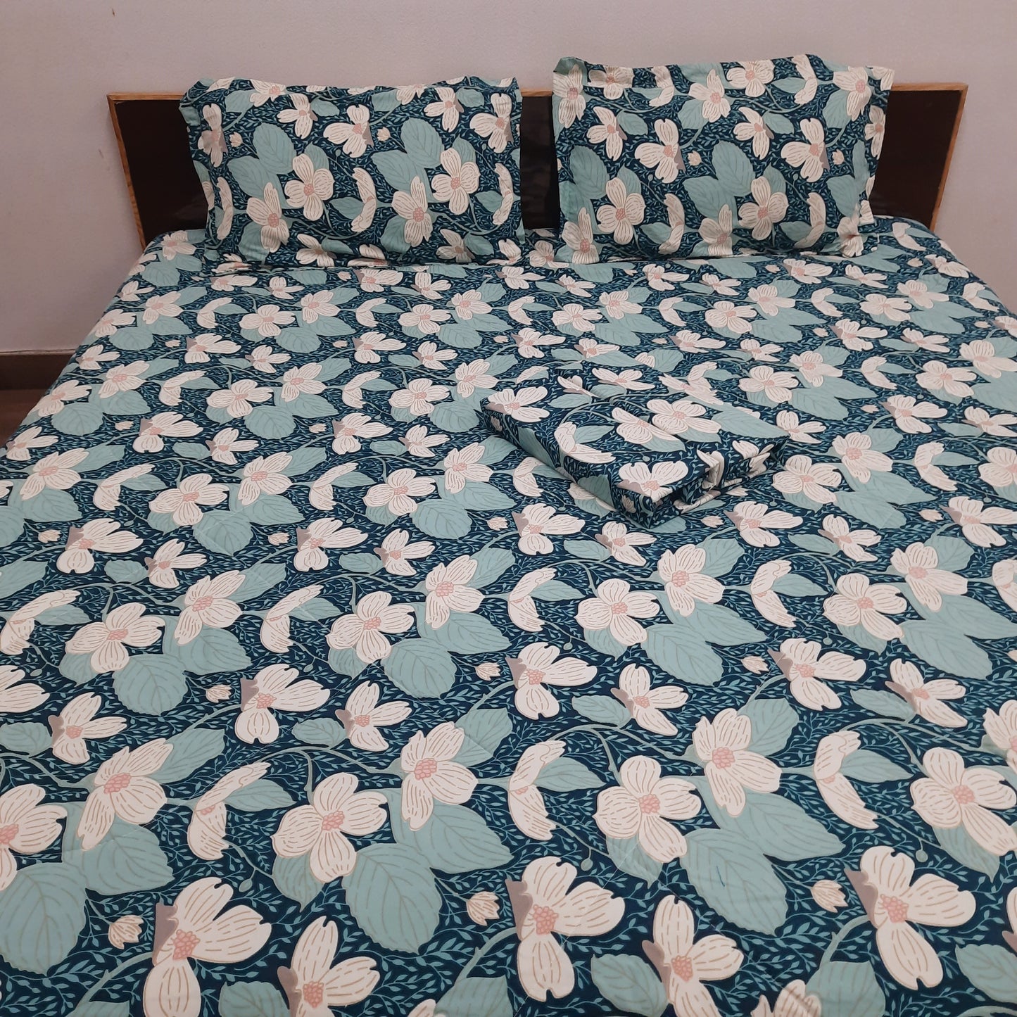 Save big on our AvioniHome Lavanya Bedding Bundle |1 Double Bed Comforter, 1 Double Bed Sheet, and 2 Pillow Covers Combo - Set of 4