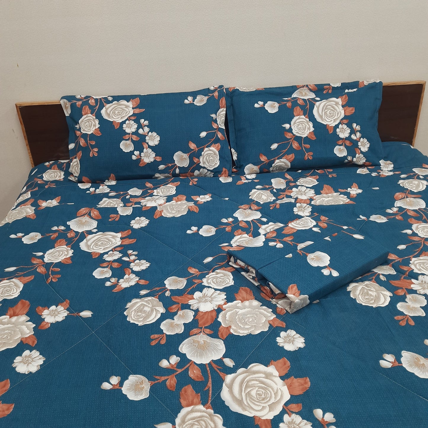 Save big on our AvioniHome Lavanya Bedding Bundle |1 Double Bed Comforter, 1 Double Bed Sheet, and 2 Pillow Covers Combo - Set of 4