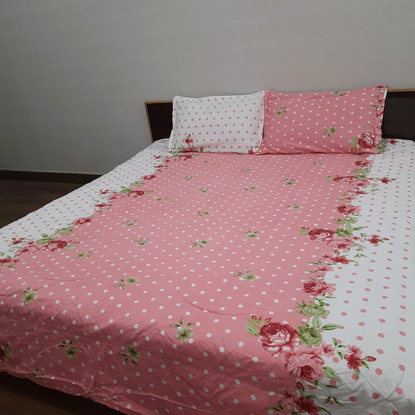 Save big on our AvioniHome Lavanya Bedding Bundle |1 Double Bed Comforter, 1 Double Bed Sheet, and 2 Pillow Covers Combo - Set of 4