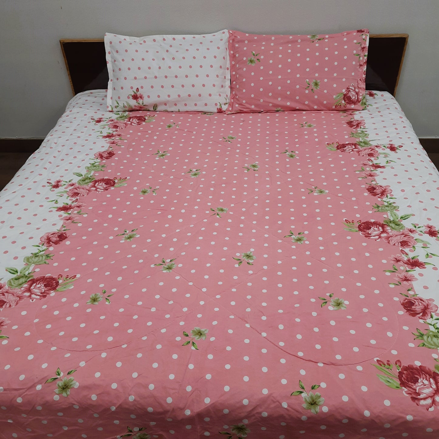Save big on our AvioniHome Lavanya Bedding Bundle |1 Double Bed Comforter, 1 Double Bed Sheet, and 2 Pillow Covers Combo - Set of 4