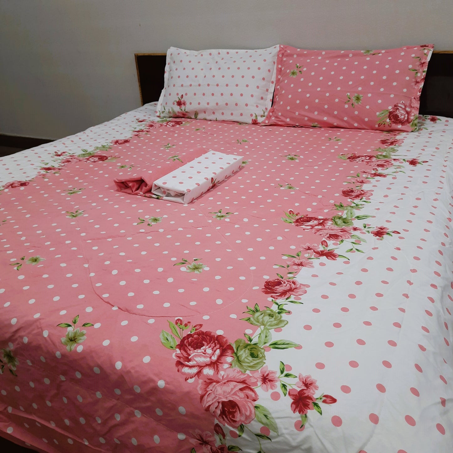 Save big on our AvioniHome Lavanya Bedding Bundle |1 Double Bed Comforter, 1 Double Bed Sheet, and 2 Pillow Covers Combo - Set of 4