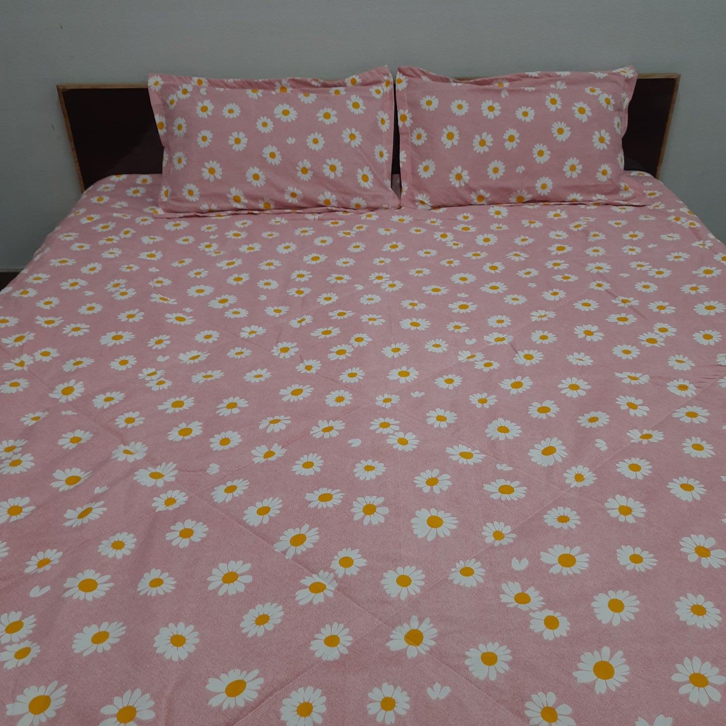 Save big on our AvioniHome Lavanya Bedding Bundle |1 Double Bed Comforter, 1 Double Bed Sheet, and 2 Pillow Covers Combo - Set of 4