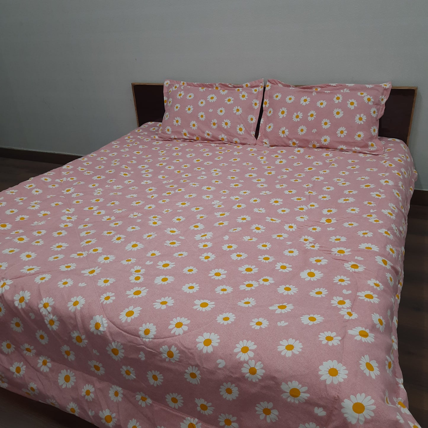 Save big on our AvioniHome Lavanya Bedding Bundle |1 Double Bed Comforter, 1 Double Bed Sheet, and 2 Pillow Covers Combo - Set of 4