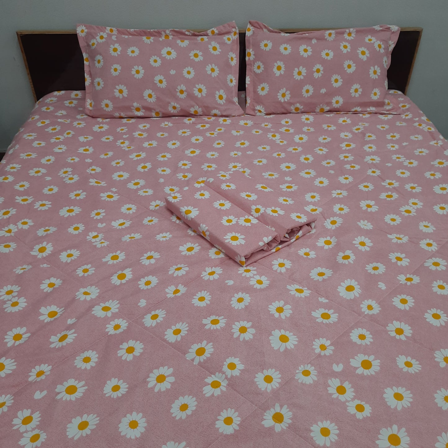 Save big on our AvioniHome Lavanya Bedding Bundle |1 Double Bed Comforter, 1 Double Bed Sheet, and 2 Pillow Covers Combo - Set of 4