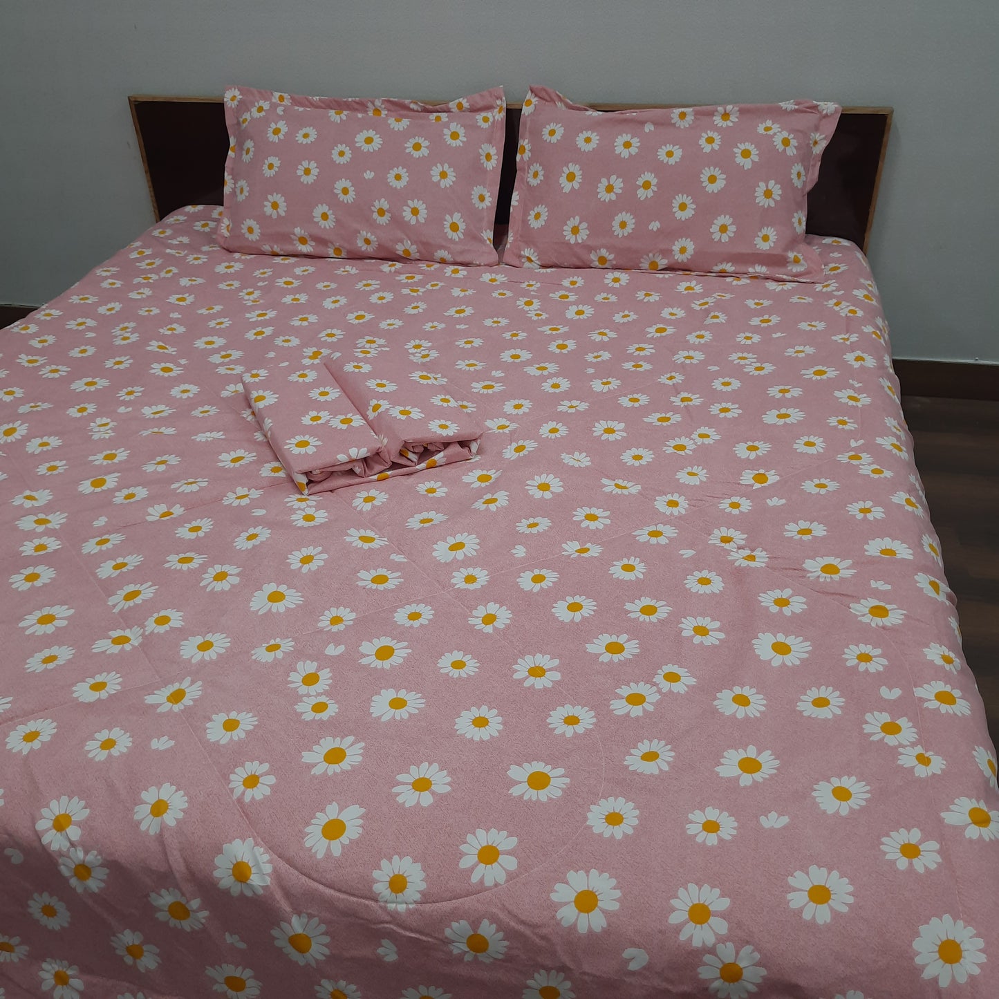 Save big on our AvioniHome Lavanya Bedding Bundle |1 Double Bed Comforter, 1 Double Bed Sheet, and 2 Pillow Covers Combo - Set of 4