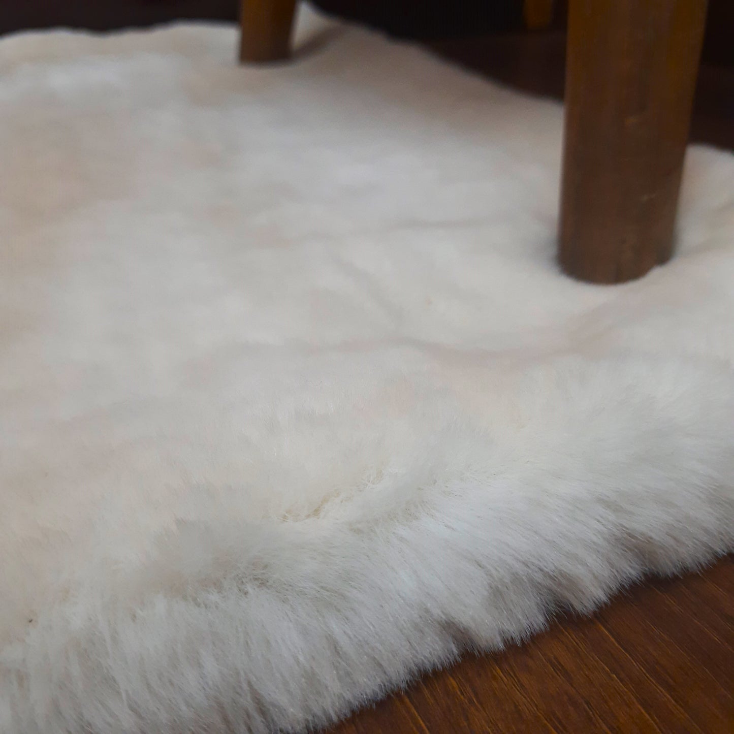 Loomkart – Avioni Ultra Soft Milky White Faux Fluffy Fur Carpet for Bedroom/Hallway/Pooja Room-Easily Hand Washable- 60X150cm