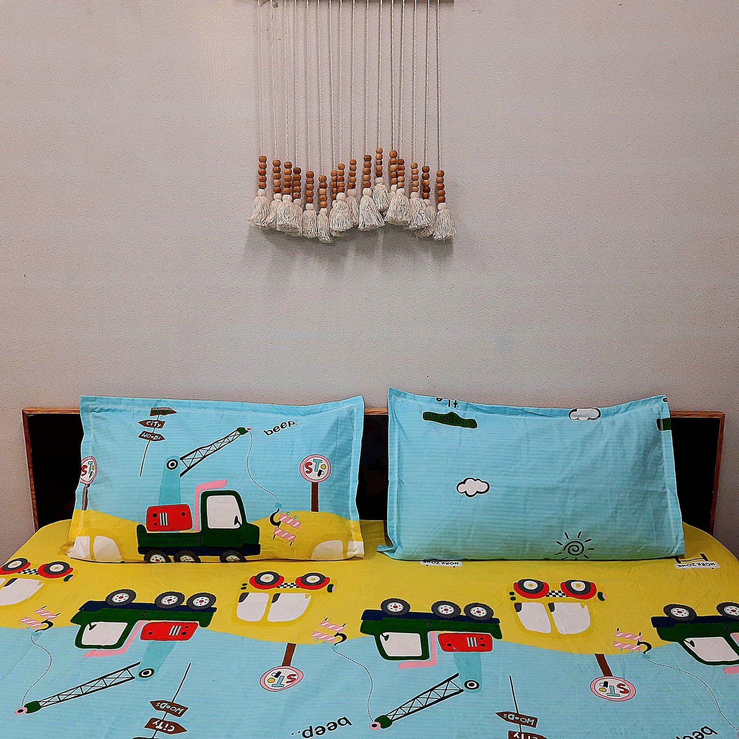 Avioni Home's Creta Premium Heavy Glaze cotton Elastic Fitted King Size Bedsheet with 2 Pillow Covers | Kids Design