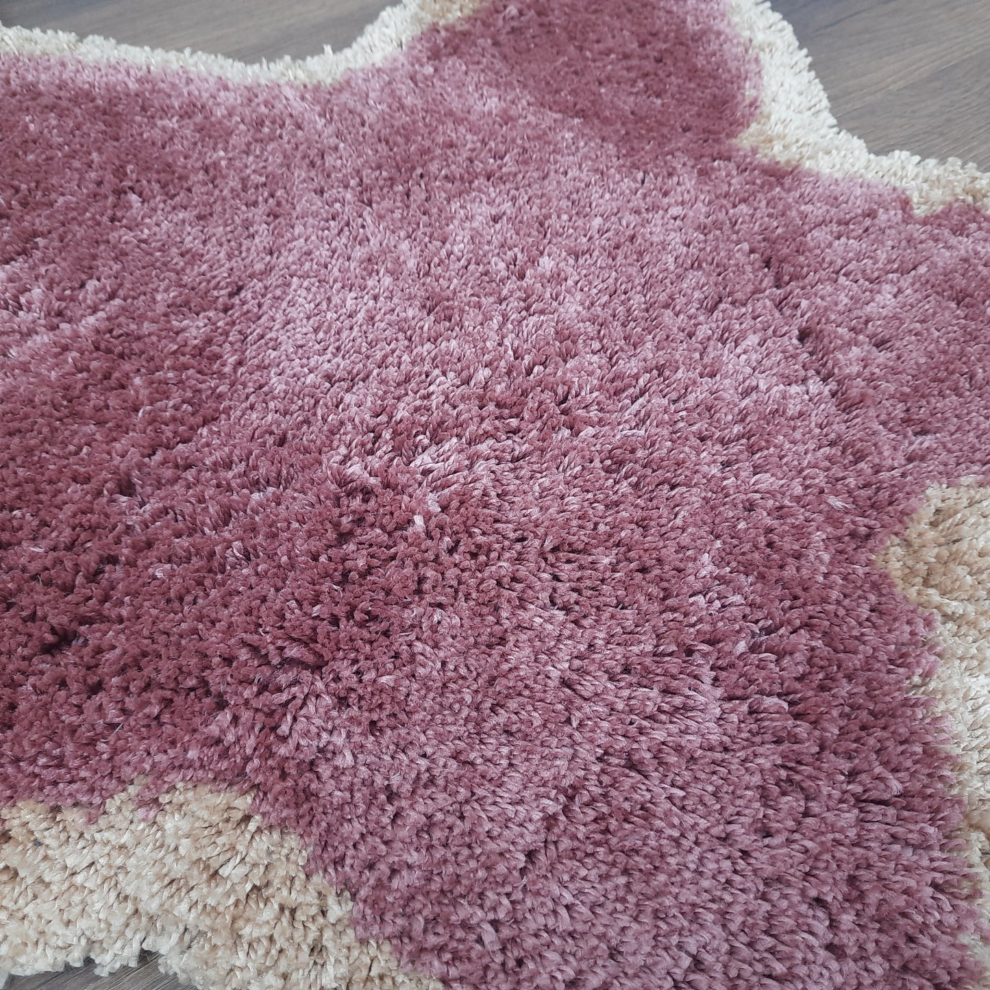 Shaggy Kids Carpet | Washable | Hand Woven Star Shape Super Luxurious Feel | Export Quality-Berry Blush And Beige-75X75 Cms (2.5×2.5 Feet)