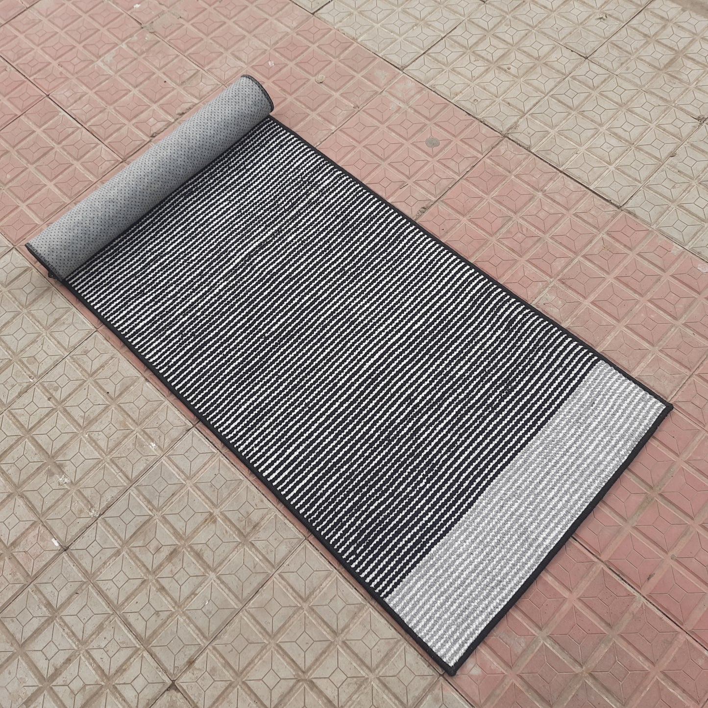 Avioni Luxury Soft Premium Chenille Silver Black Yoga Mat 56cm x 158cm (~1.8×5.2 Feet)