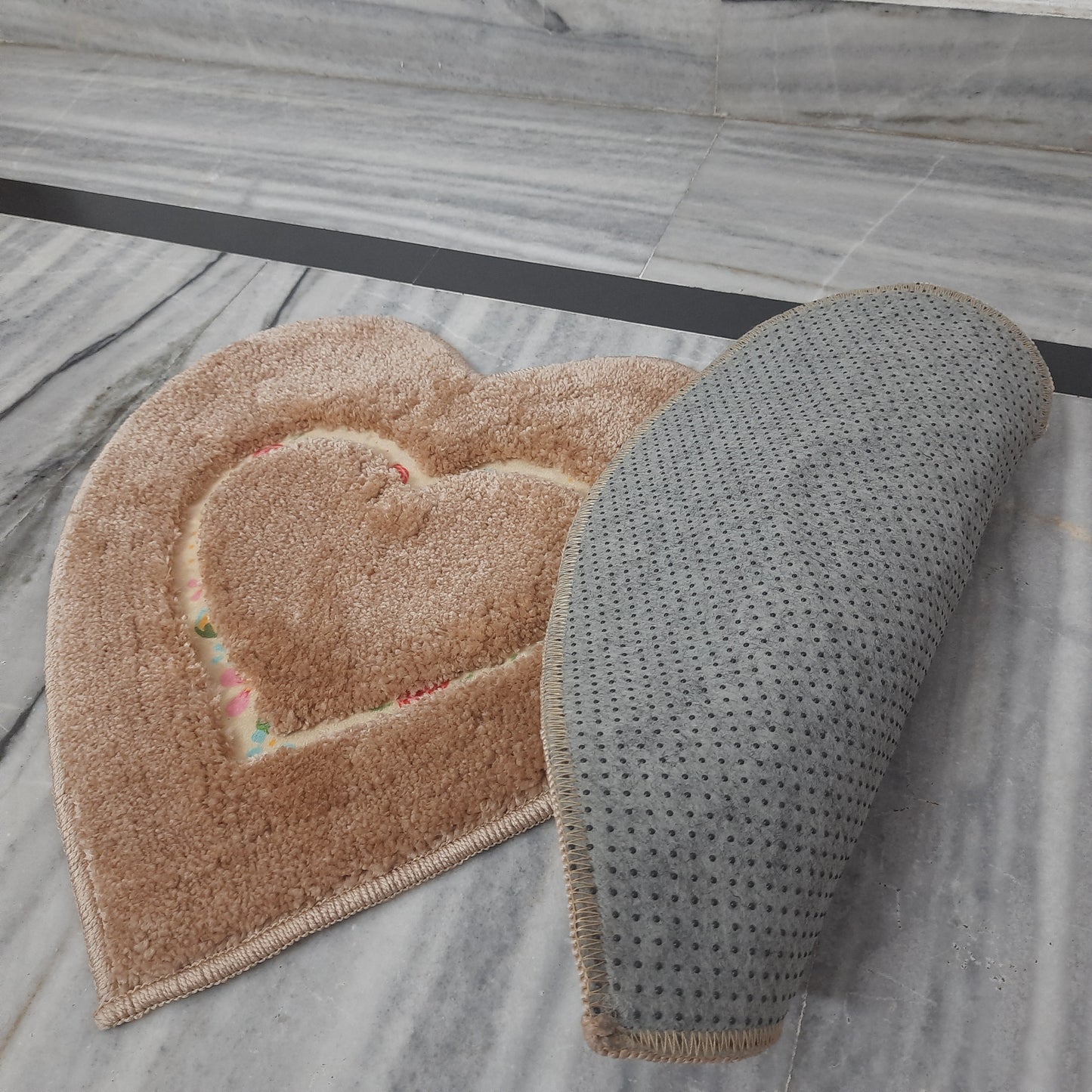 Avioni Home| Twinheart Floormat Collection | Soft Shaggy Dual Heart Shape Floor Mat /Door Mat | Beige | Fluffy & 10mm Thick Mat | 45 x 75 CM