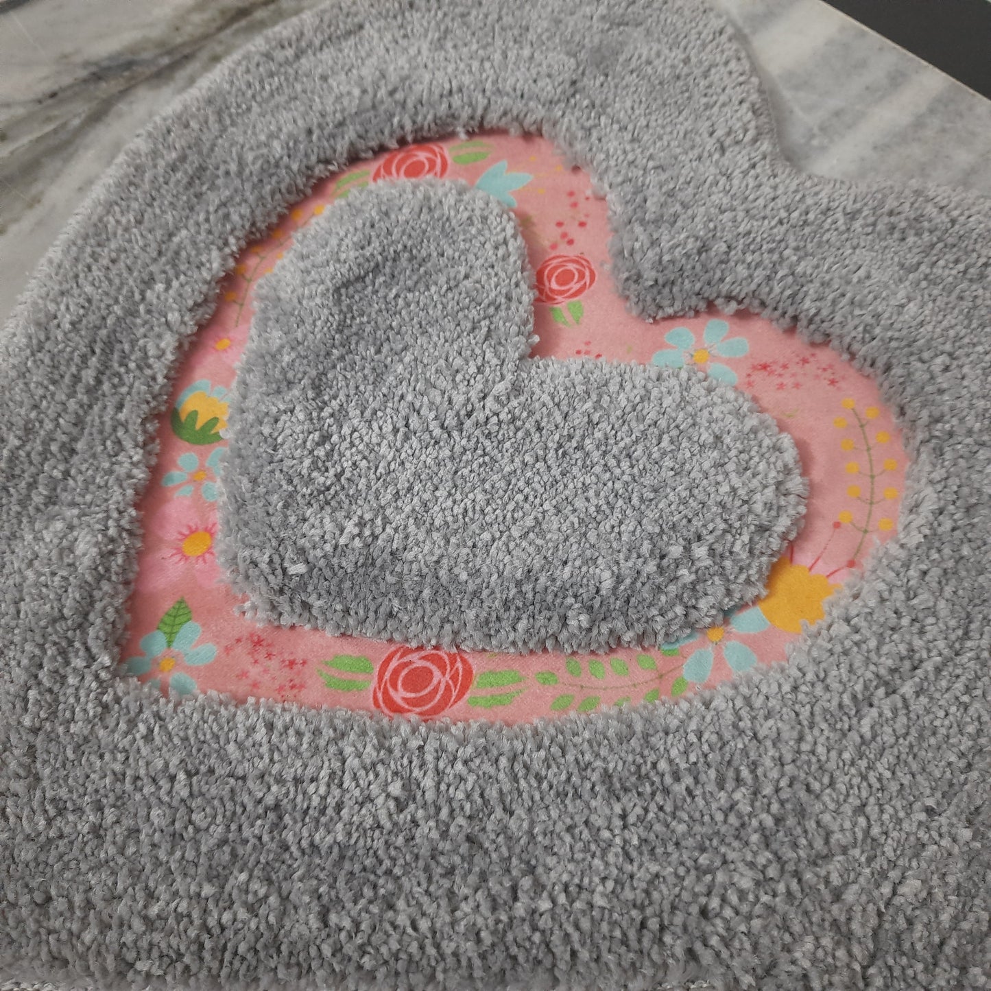 Avioni Home| Twinheart Floormat Collection | Soft Shaggy Dual Heart Shape Floor Mat /Door Mat | Silver Grey | Fluffy & 10mm Thick Mat | 45 x 75 CM