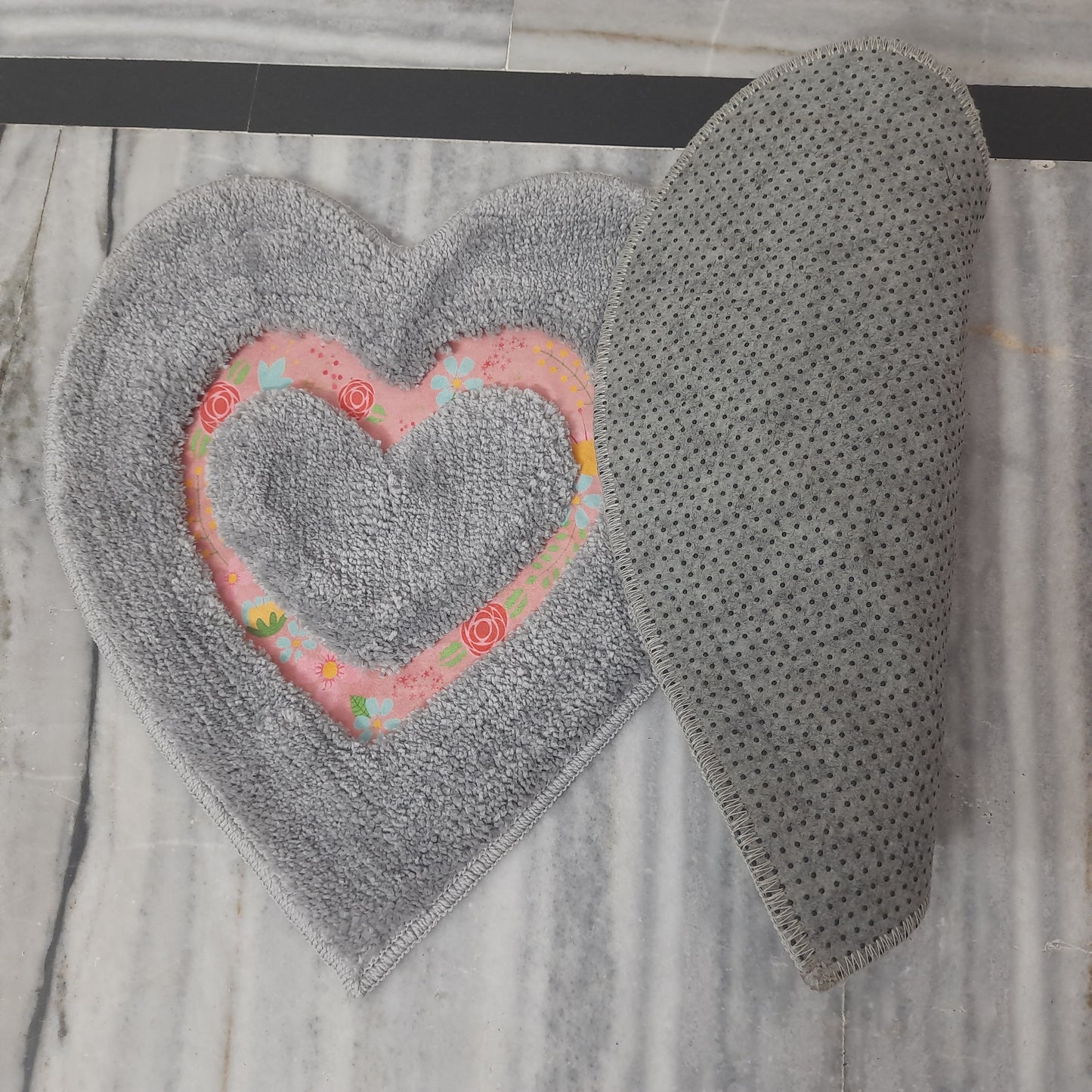 Avioni Home| Twinheart Floormat Collection | Soft Shaggy Dual Heart Shape Floor Mat /Door Mat | Silver Grey | Fluffy & 10mm Thick Mat | 45 x 75 CM