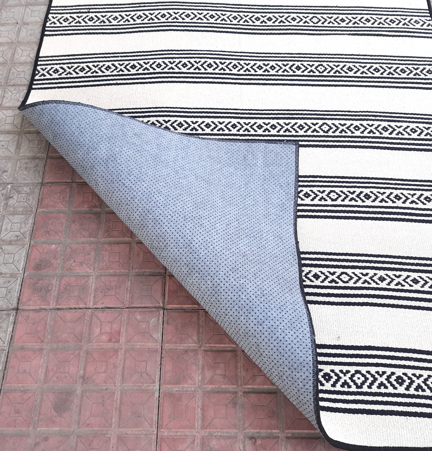 Avioni Luxury Soft Premium 100% Cotton Anti Slip Large Size Yoga Mat In Black & Ivory Color 112cm x 180cm (~4 feet x 6 feet)