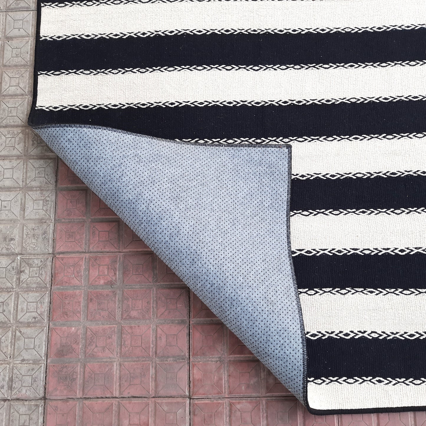 Avioni Luxury Soft Premium 100% Cotton Anti Slip Large Size Yoga Mat In Black & Ivory Color 110cm x 183cm (~4 feet x 6 feet)