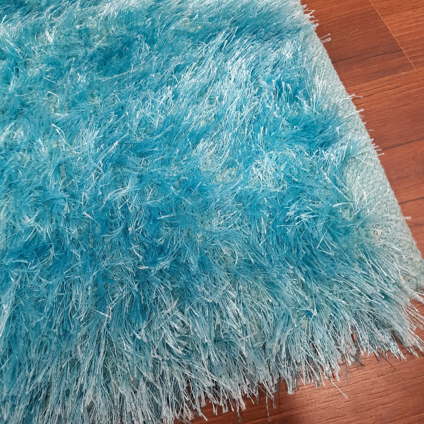 Avioni Handloom Flurry Yarn Fur Durry For Living Room In Fur Reversible Aqua