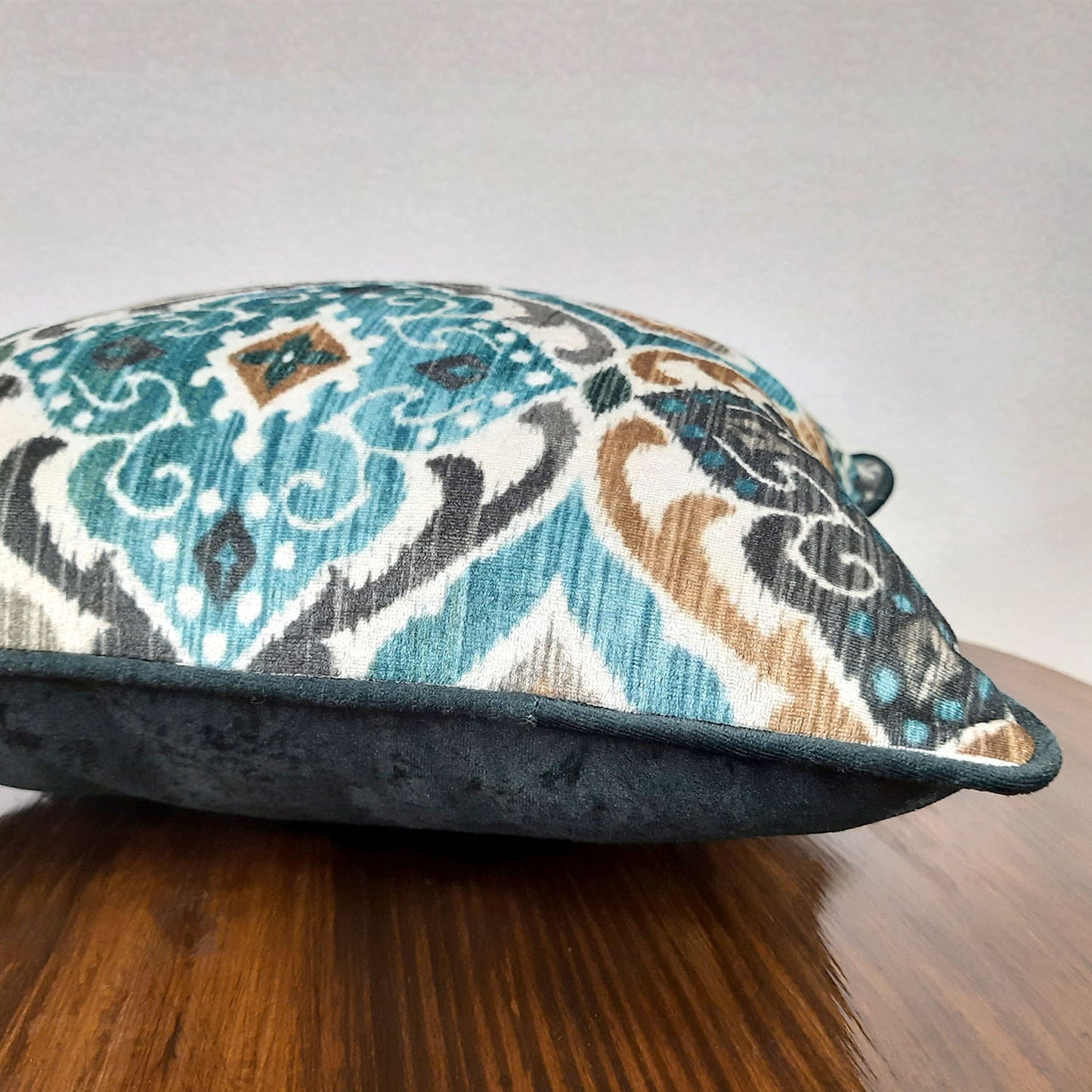 Cushion Cover with Filler – Beautiful Traditional Design – Best Price 40cm x 40cm (~16″ x 16″) – Set of 2