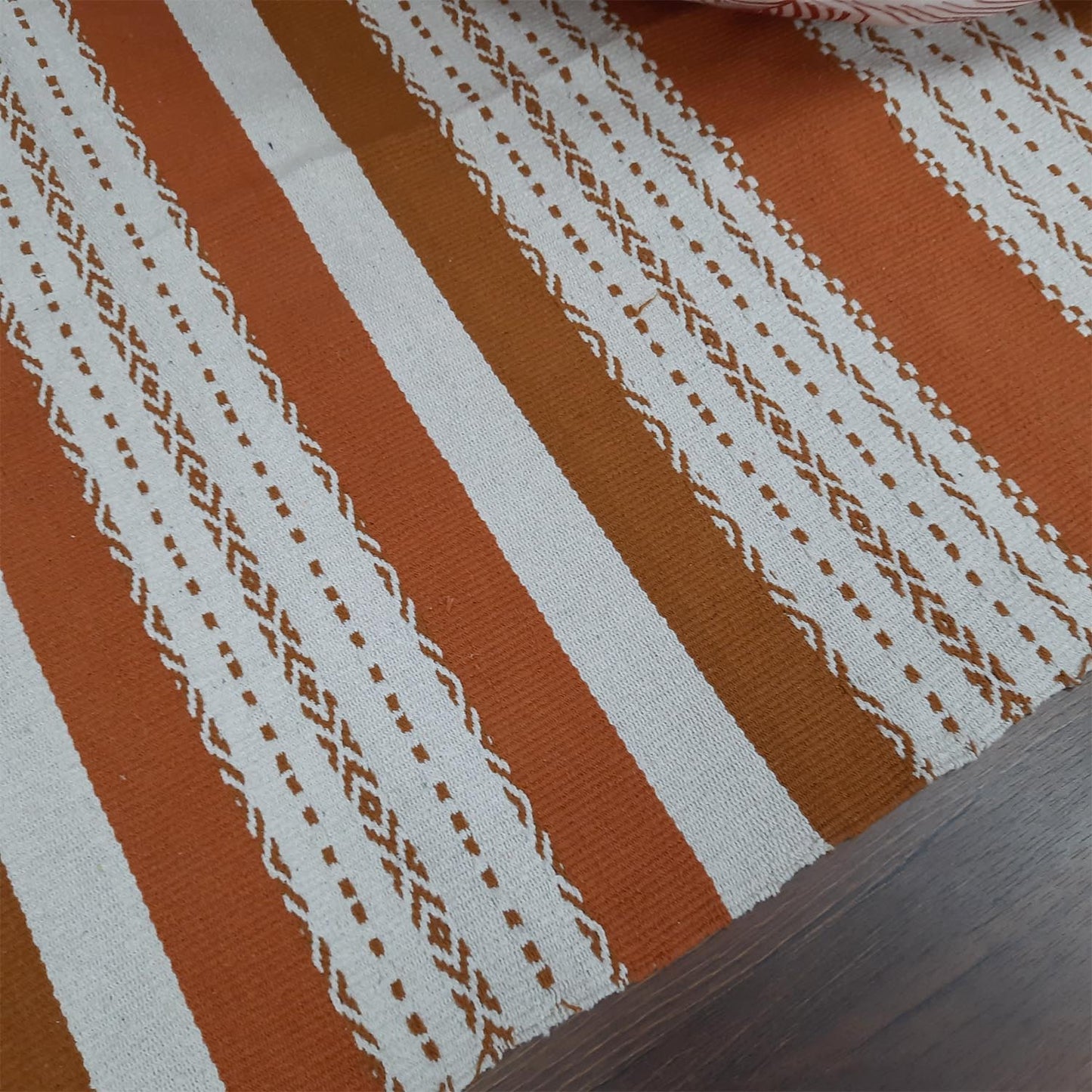 Avioni 100% Cotton Handloom Floor Rug / Durrie – Neohome Collection – Brown and White