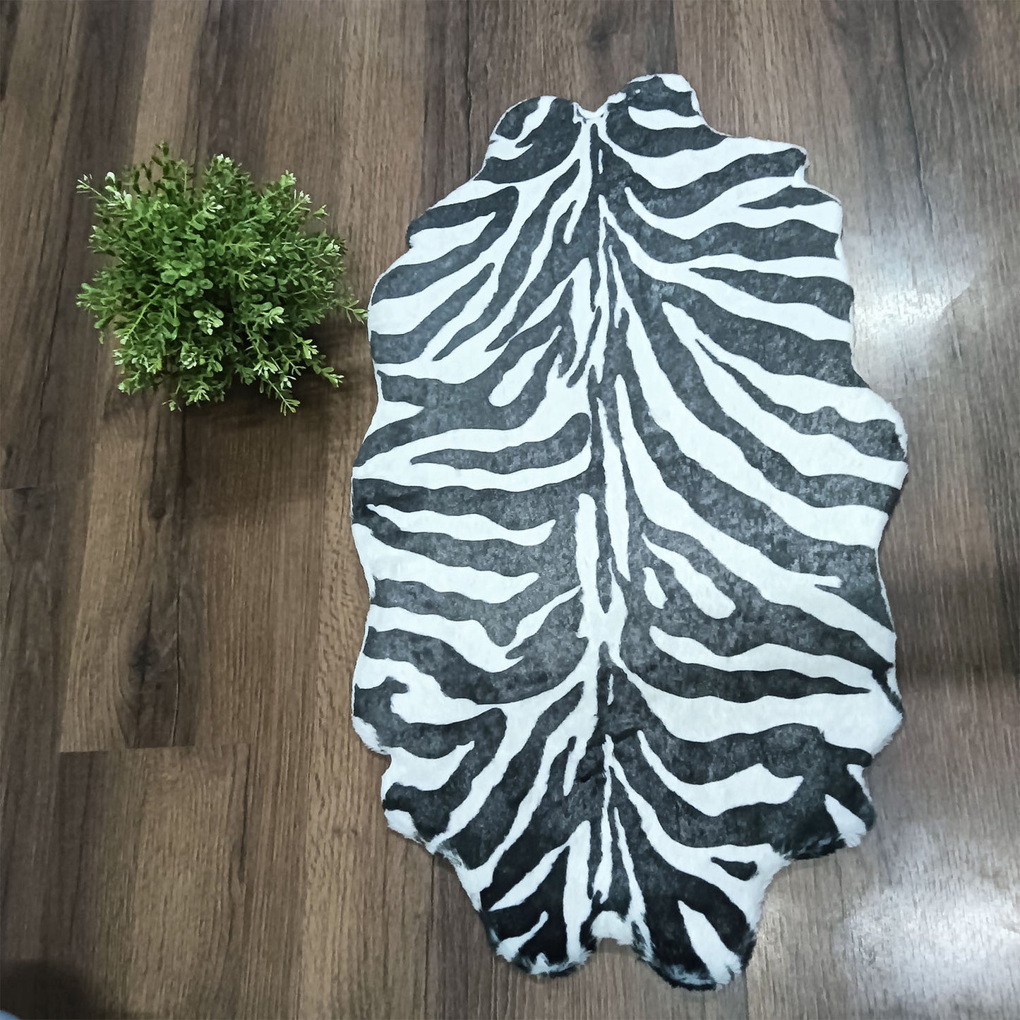 Avioni Ultra Soft Fluffy Faux Fur Area Rugs | Soft Zebra Look| For Bedroom, Living Room, Kids Room| 61x147cm (~24×58 inch)