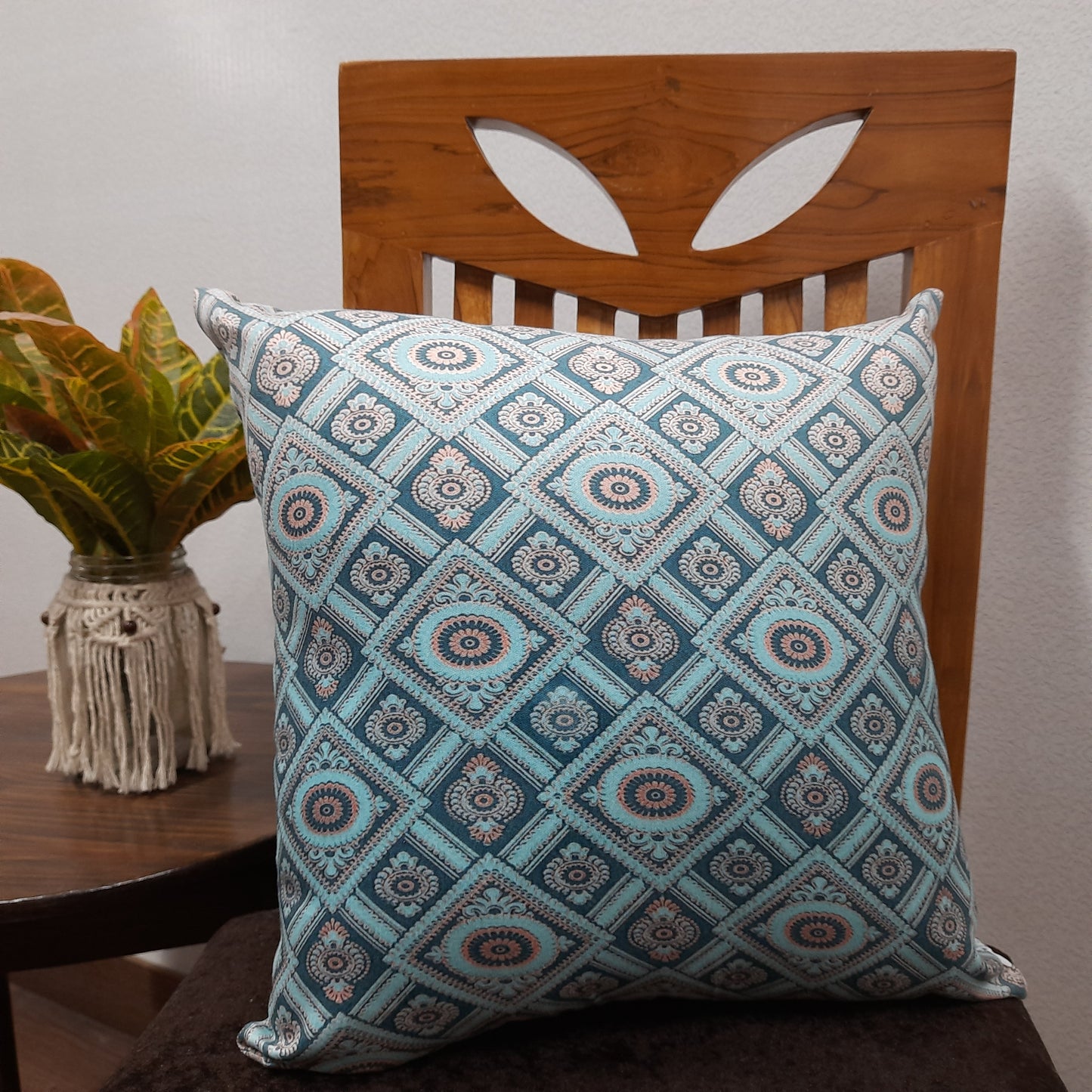 Riviera Collection-Cushion Covers In Glace Cotton For Regular Use –Traditional Design– Best Price 40cm x 40cm (~16″ x 16″) – Set of 5