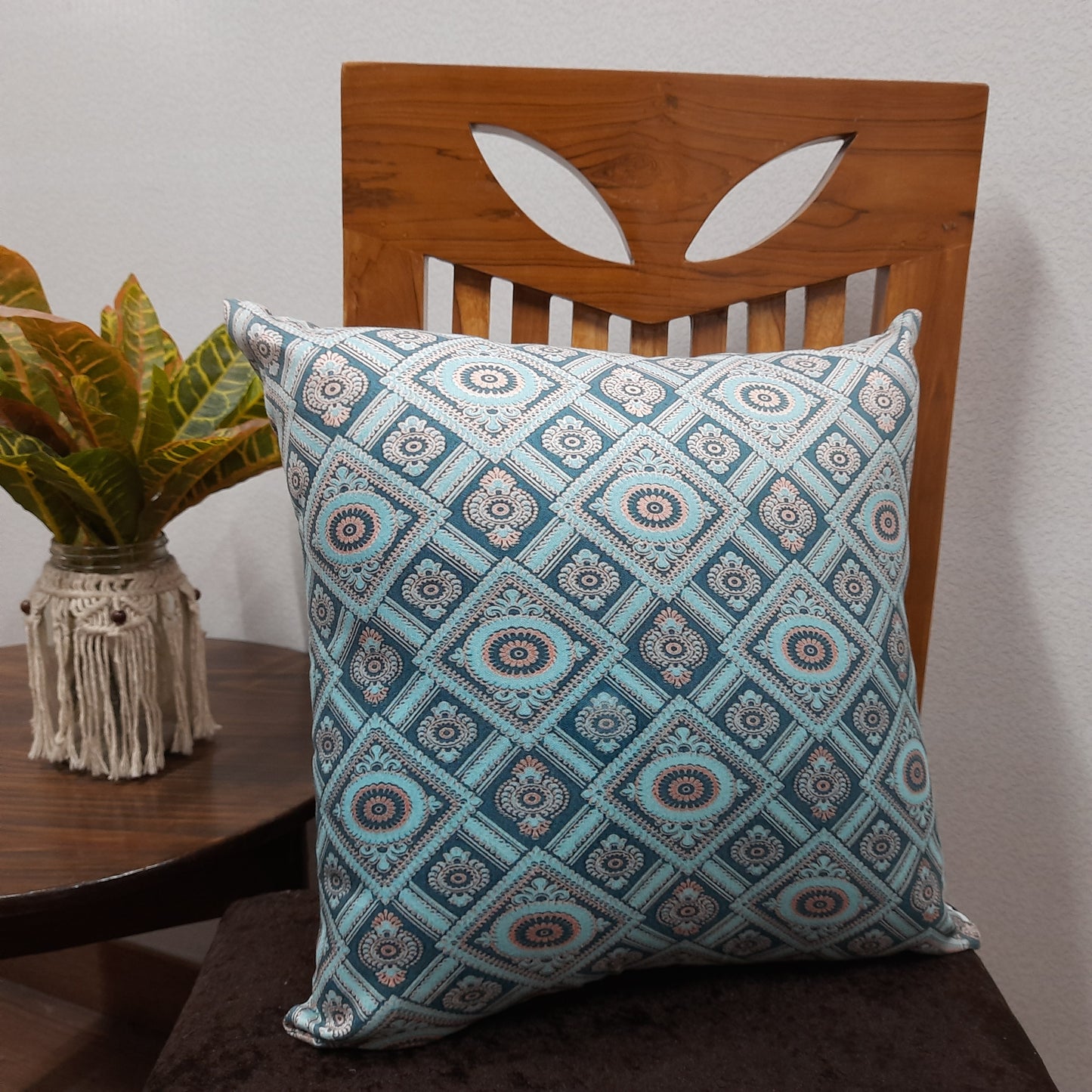 Riviera Collection-Cushion Covers In Glace Cotton For Regular Use –Traditional Design– Best Price 40cm x 40cm (~16″ x 16″) – Set of 5