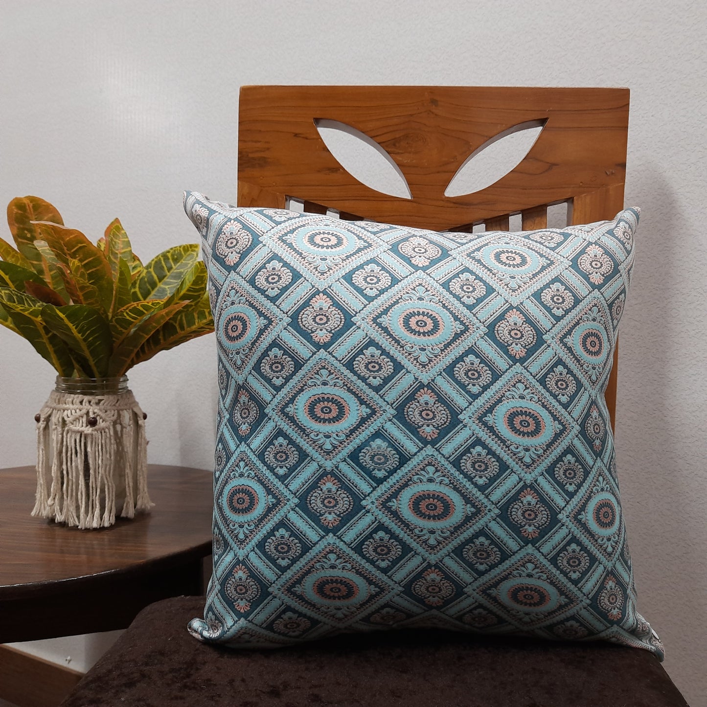 Riviera Collection-Cushion Covers In Glace Cotton For Regular Use –Traditional Design– Best Price 40cm x 40cm (~16″ x 16″) – Set of 5