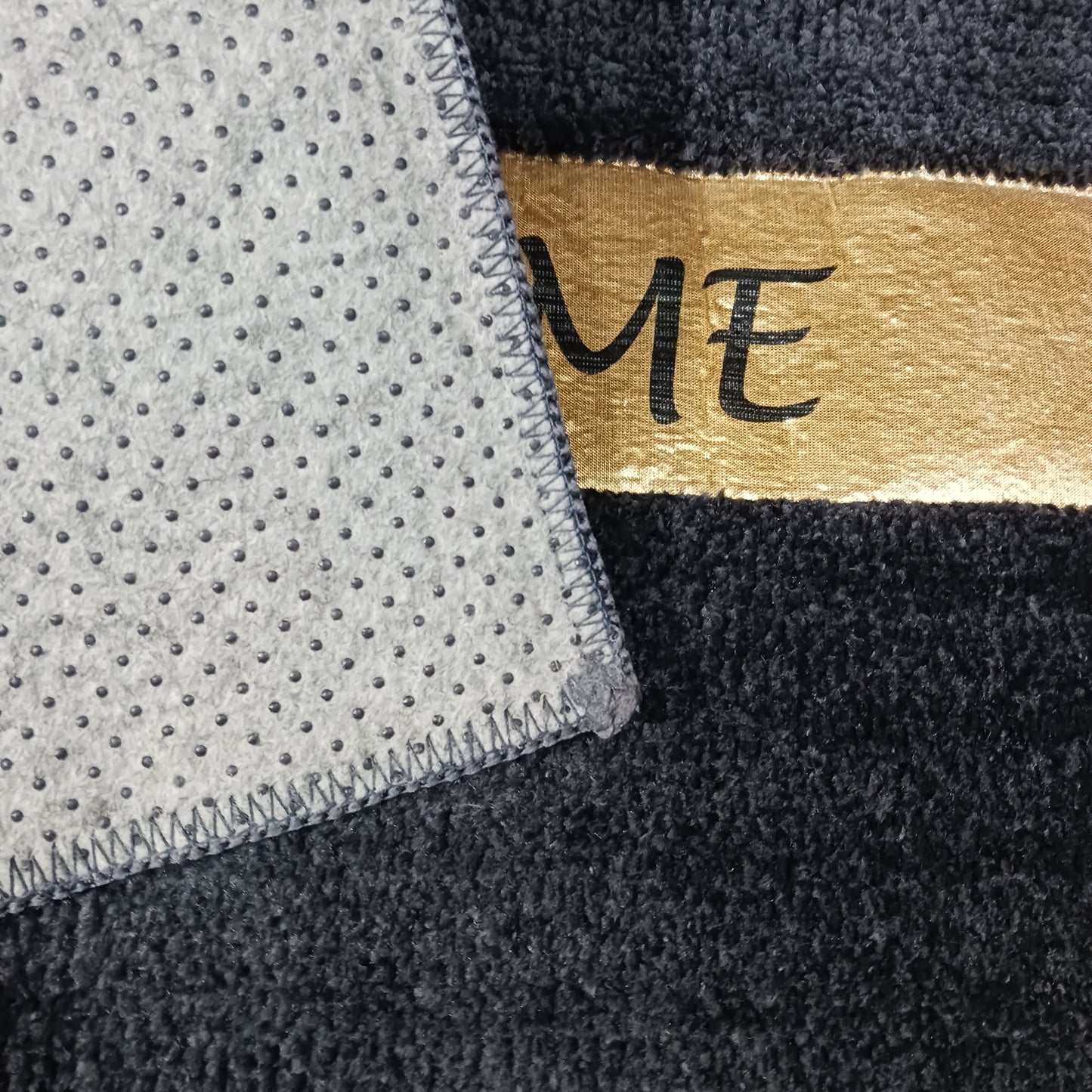 Avioni Desire Collection | Luxury Golden Touch Black Floor Mat | Soft And Plush Handmade Door Mats / BathMats -40x60 cms