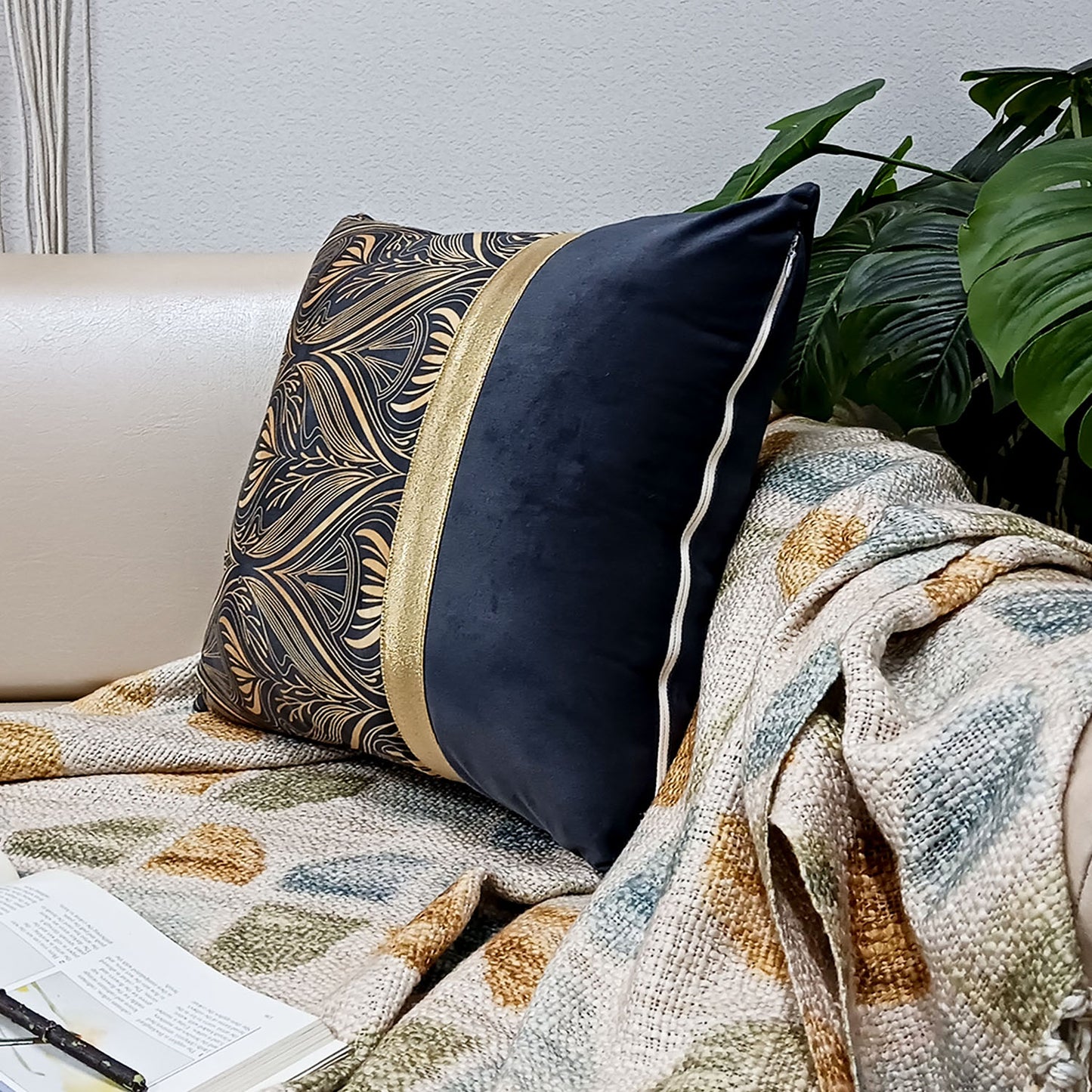 Copy of Cushion Covers Super Soft – Beautiful Golden Touch Black Modern Design – Best Price 40cm x 40cm (~16″ x 16″)