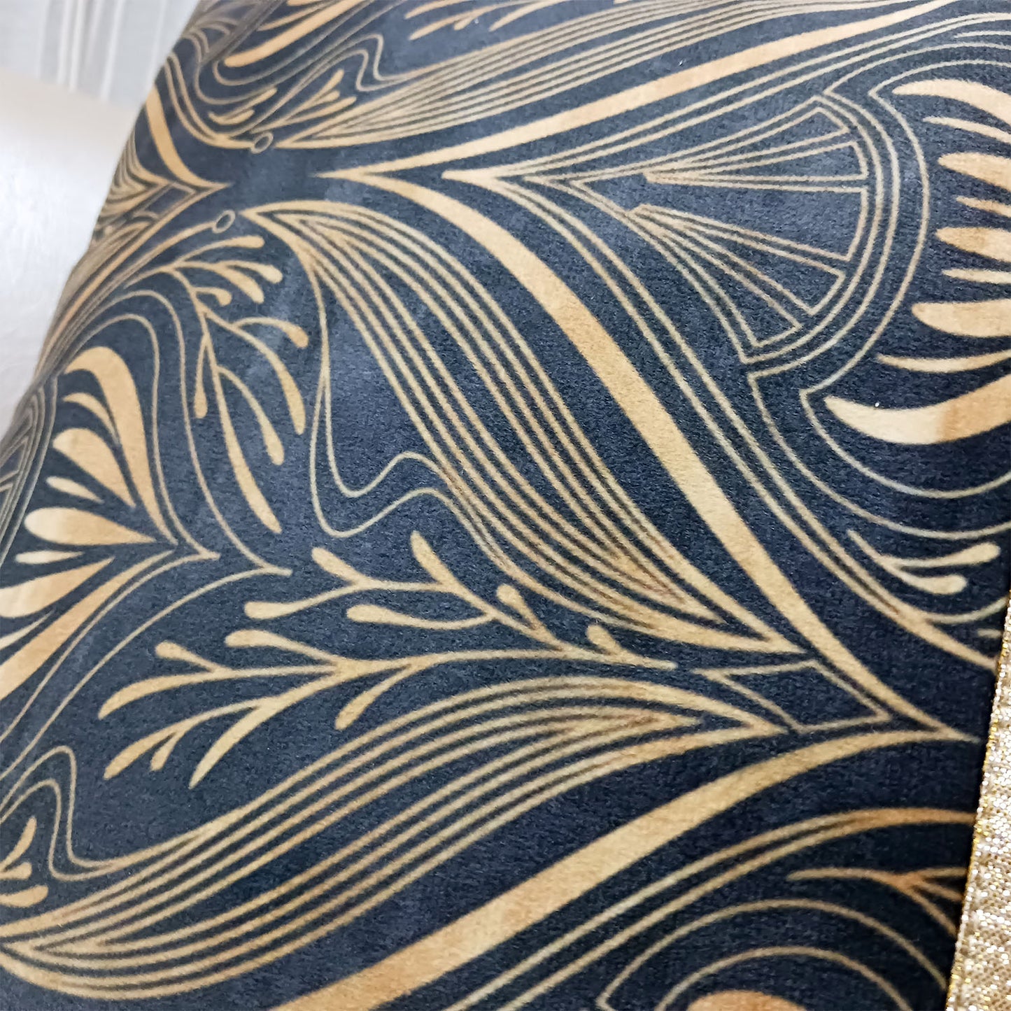 Copy of Cushion Covers Super Soft – Beautiful Golden Touch Black Modern Design – Best Price 40cm x 40cm (~16″ x 16″)