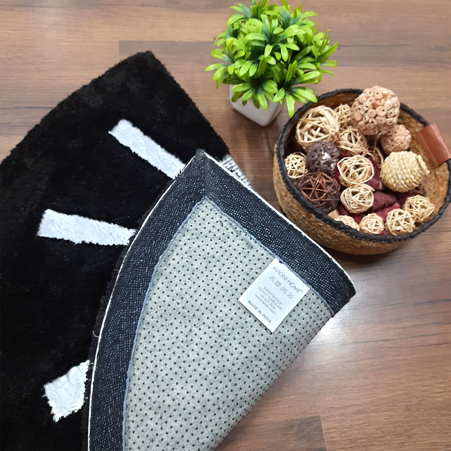 Avioni Divine Collection | Luxury Golden/Silver Touch Tufted Rug Black In Brightening Sun Soft And Plush Handmade Door Mats |~25mm Thickness | BathMats | 45x75cm size