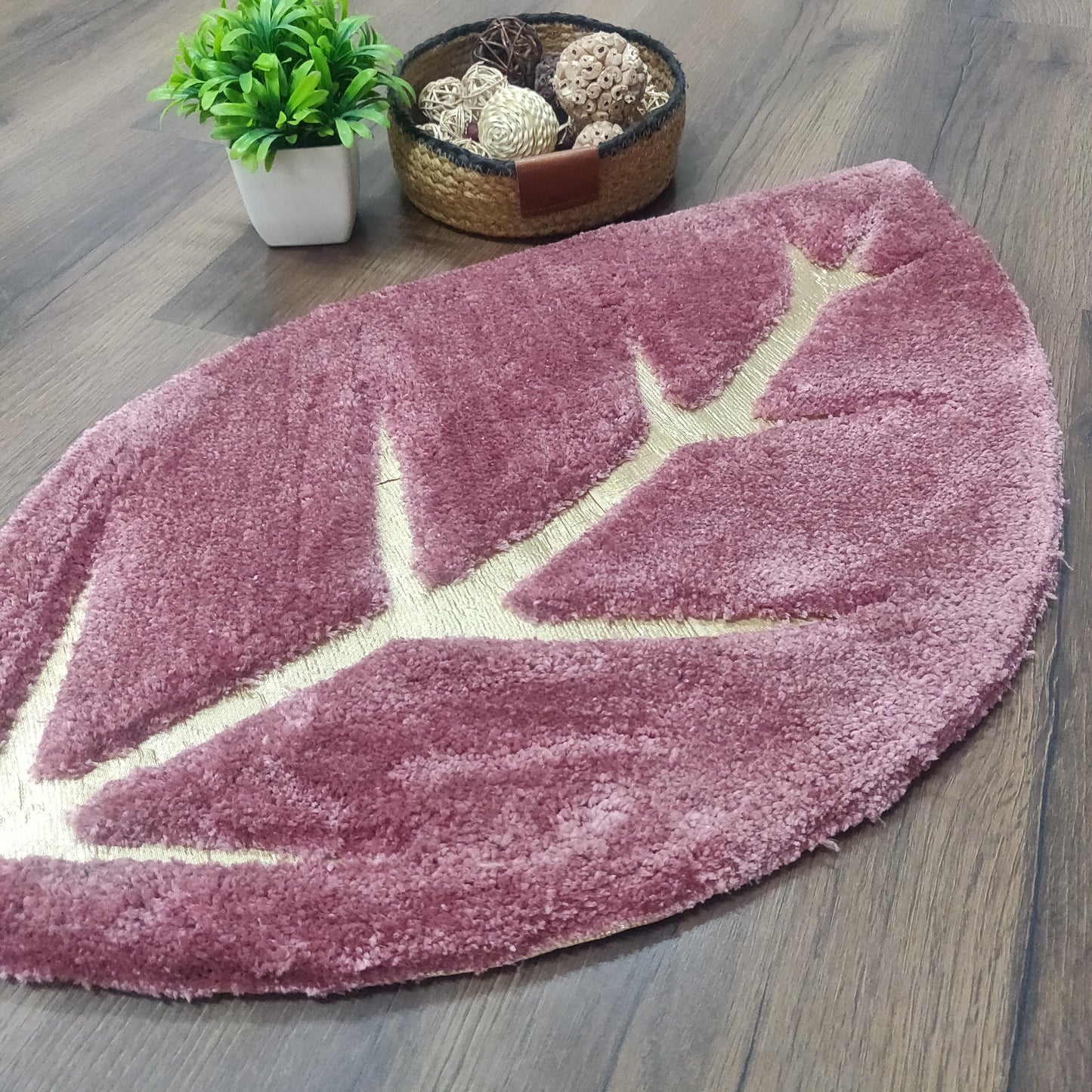 Avioni Divine Collection | Luxury Golden/Silver Touch Blush Pink Tufted Rug In Beautiful Leaf Shaped Soft And Plush Handmade Door Mats | 25mm thickness | BathMats -45x82 cms (Copy)