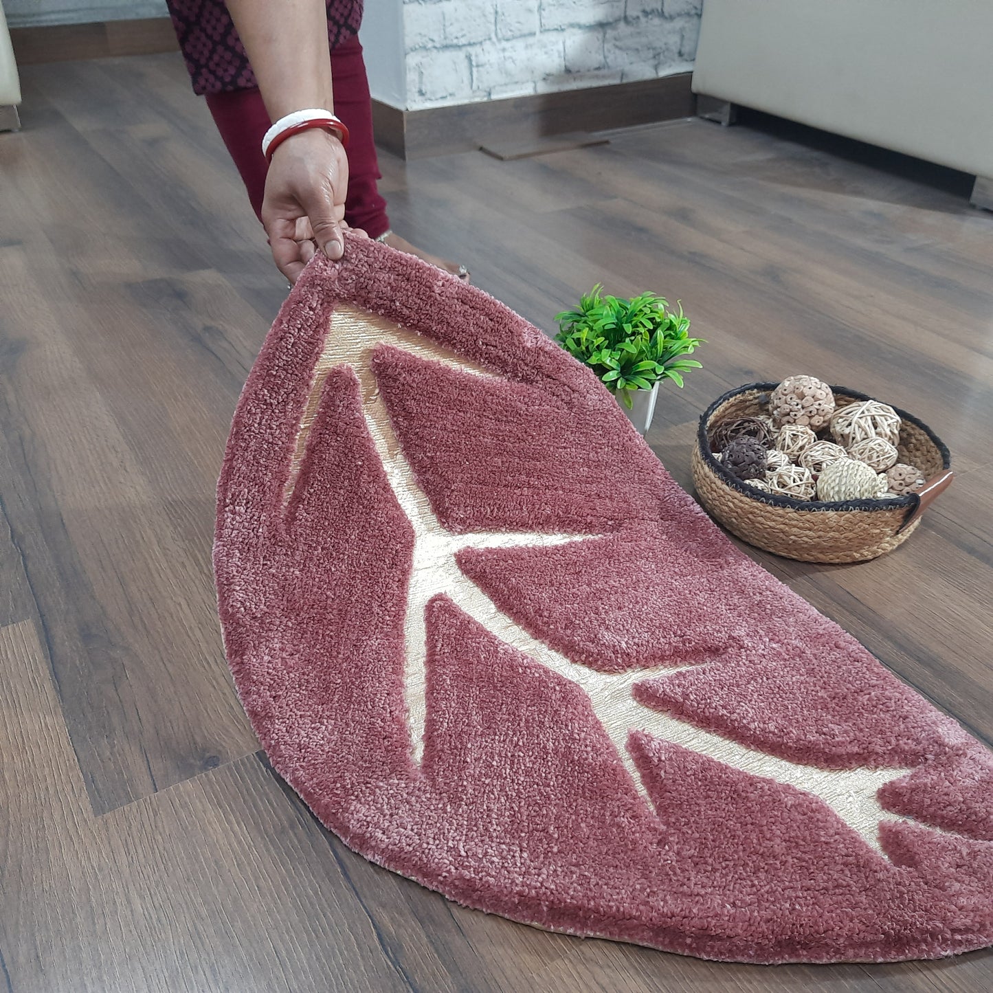 Avioni Divine Collection | Luxury Golden/Silver Touch Blush Pink Tufted Rug In Beautiful Leaf Shaped Soft And Plush Handmade Door Mats | ~25mm thickness | BathMats -45x82 cms (Copy)