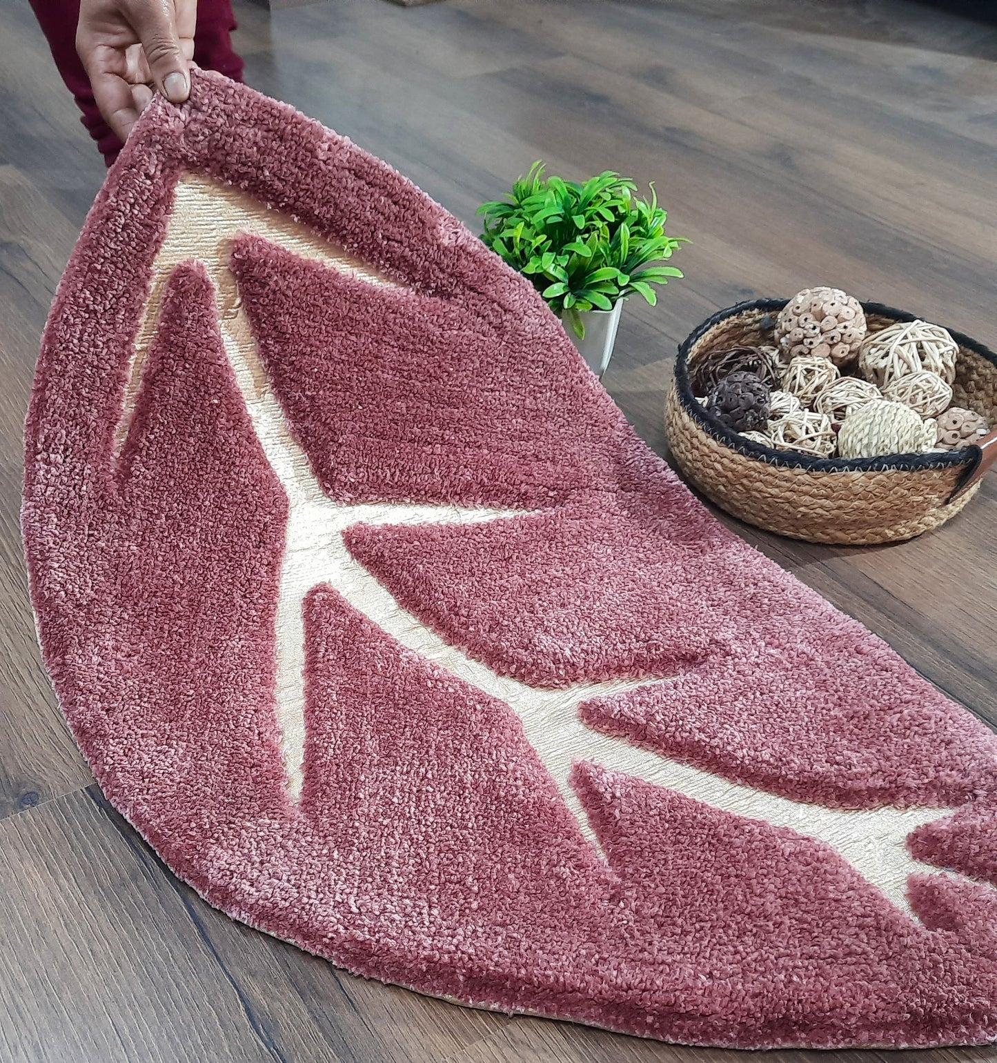 Avioni Divine Collection | Luxury Golden/Silver Touch Blush Pink Tufted Rug In Beautiful Leaf Shaped Soft And Plush Handmade Door Mats | ~25mm thickness | BathMats -45x82 cms (Copy)