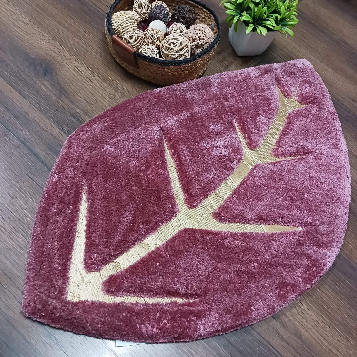 Avioni Divine Collection | Luxury Golden/Silver Touch Blush Pink Tufted Rug In Beautiful Leaf Shaped Soft And Plush Handmade Door Mats | ~25mm thickness | BathMats -45x82 cms (Copy)